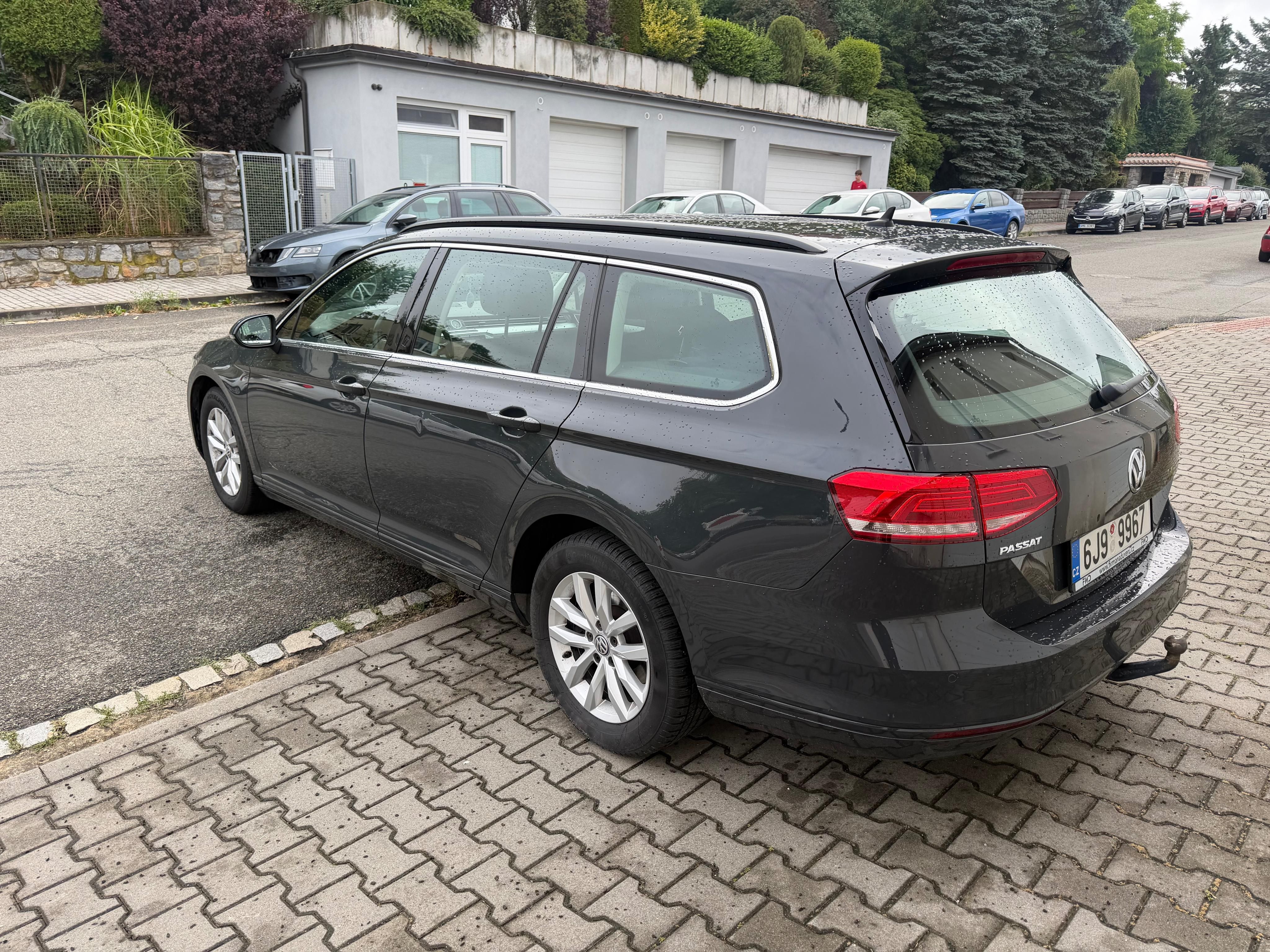 Volkswagen Passat, 2.0tdi, 110kw, tazne - fotka 3