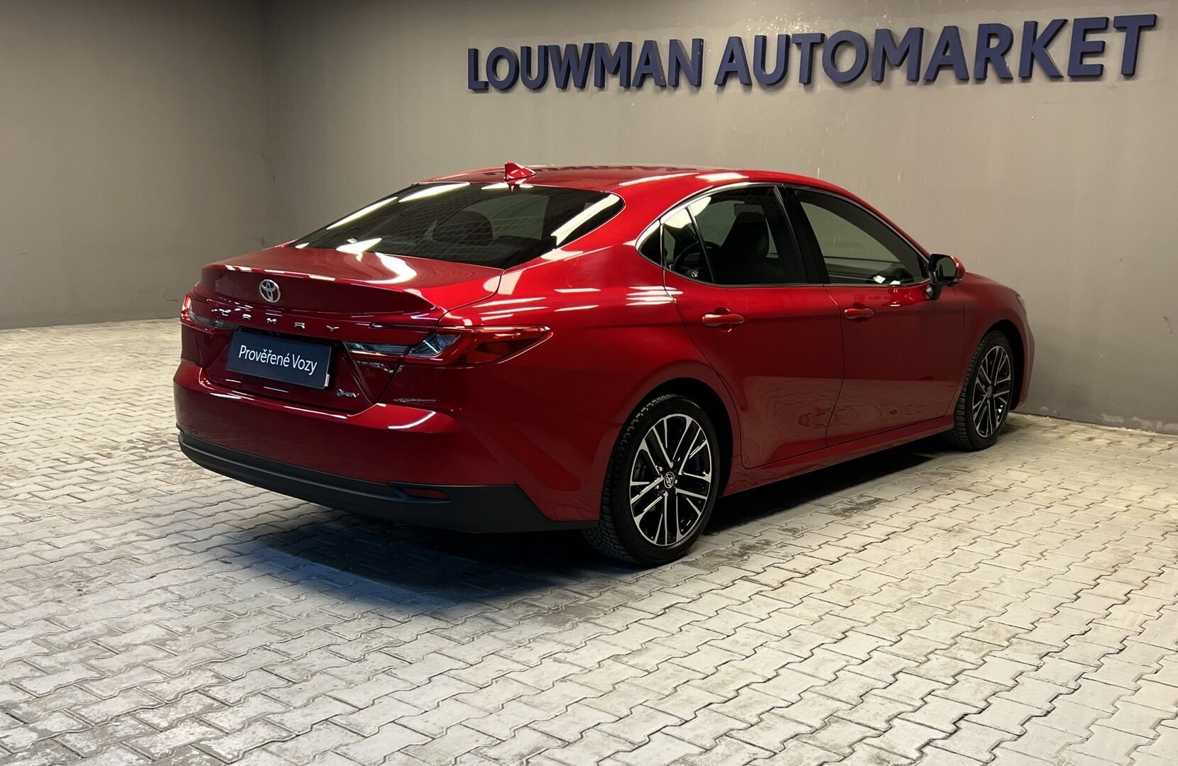Toyota Camry, 2.5 Hybrid AT EXECUTIVE - fotka 2