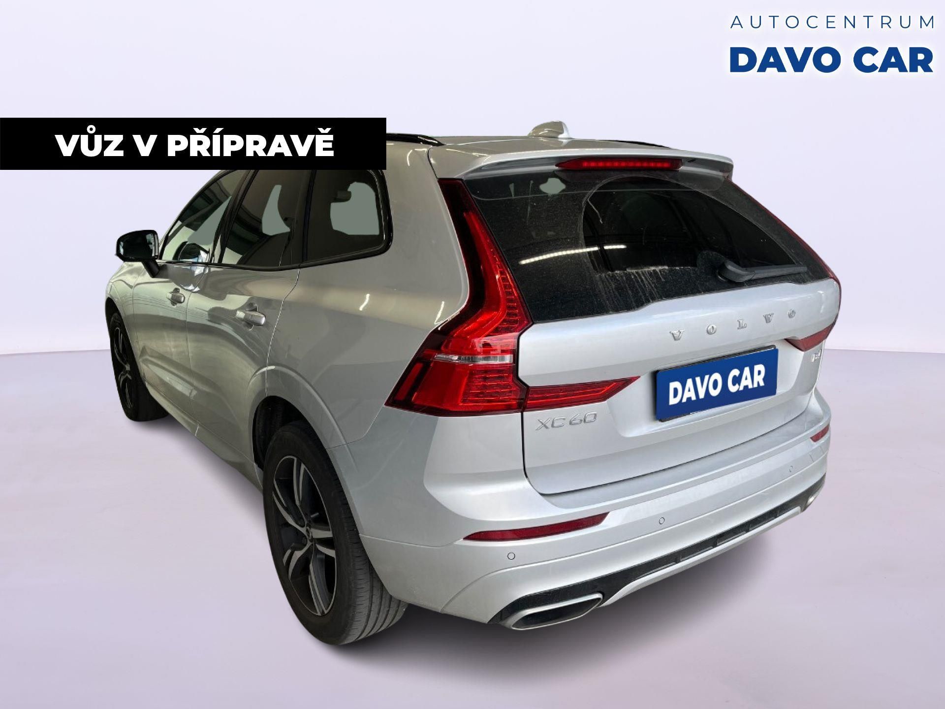Volvo XC60, 2.0 B4 145kW R-Design CZ Aut. - fotka 4