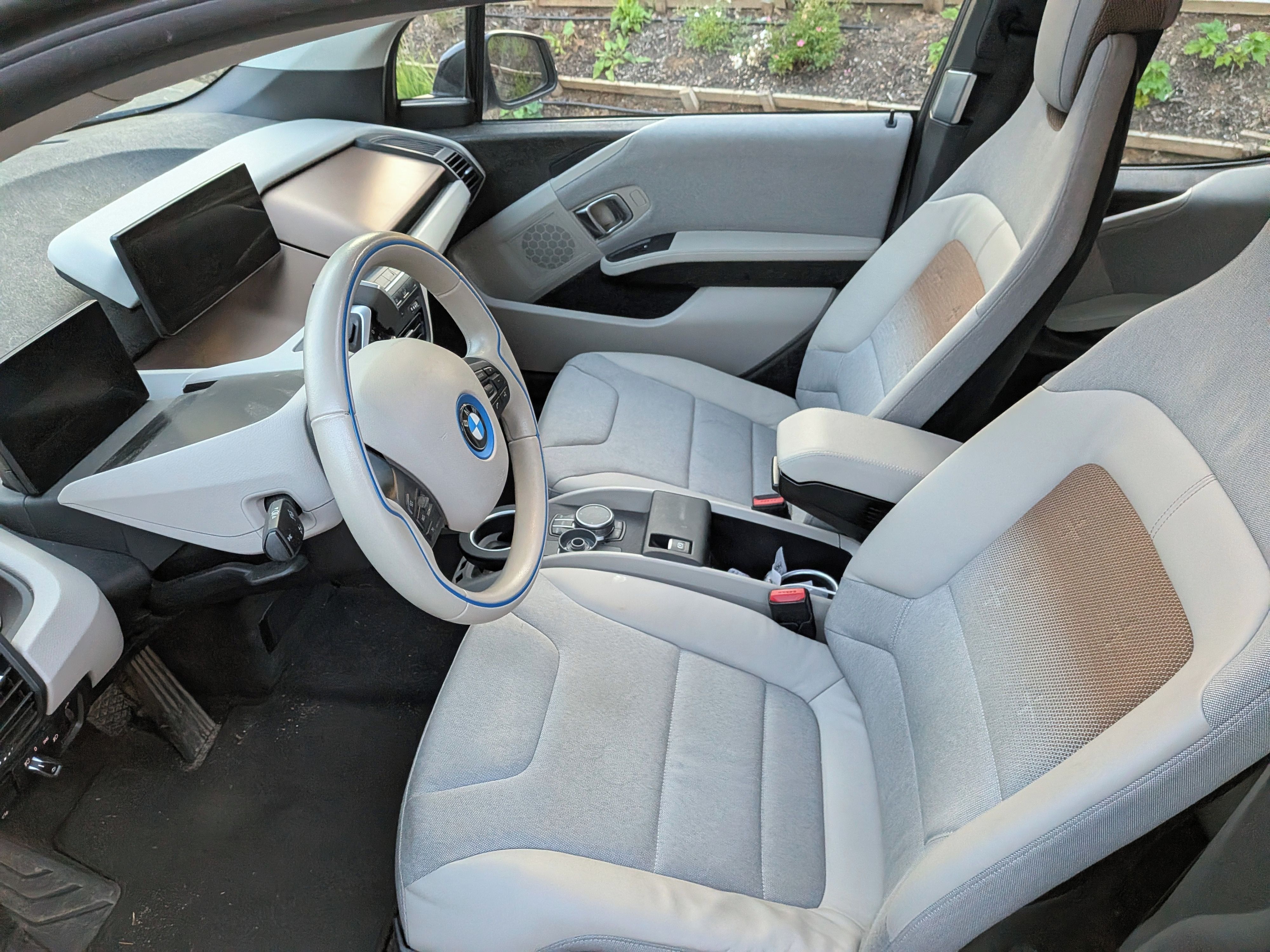 BMW i3, 120Ah,světlý inter.,střeš.okno - fotka 5