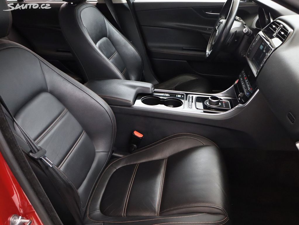 Jaguar XE 2016 от Чехия