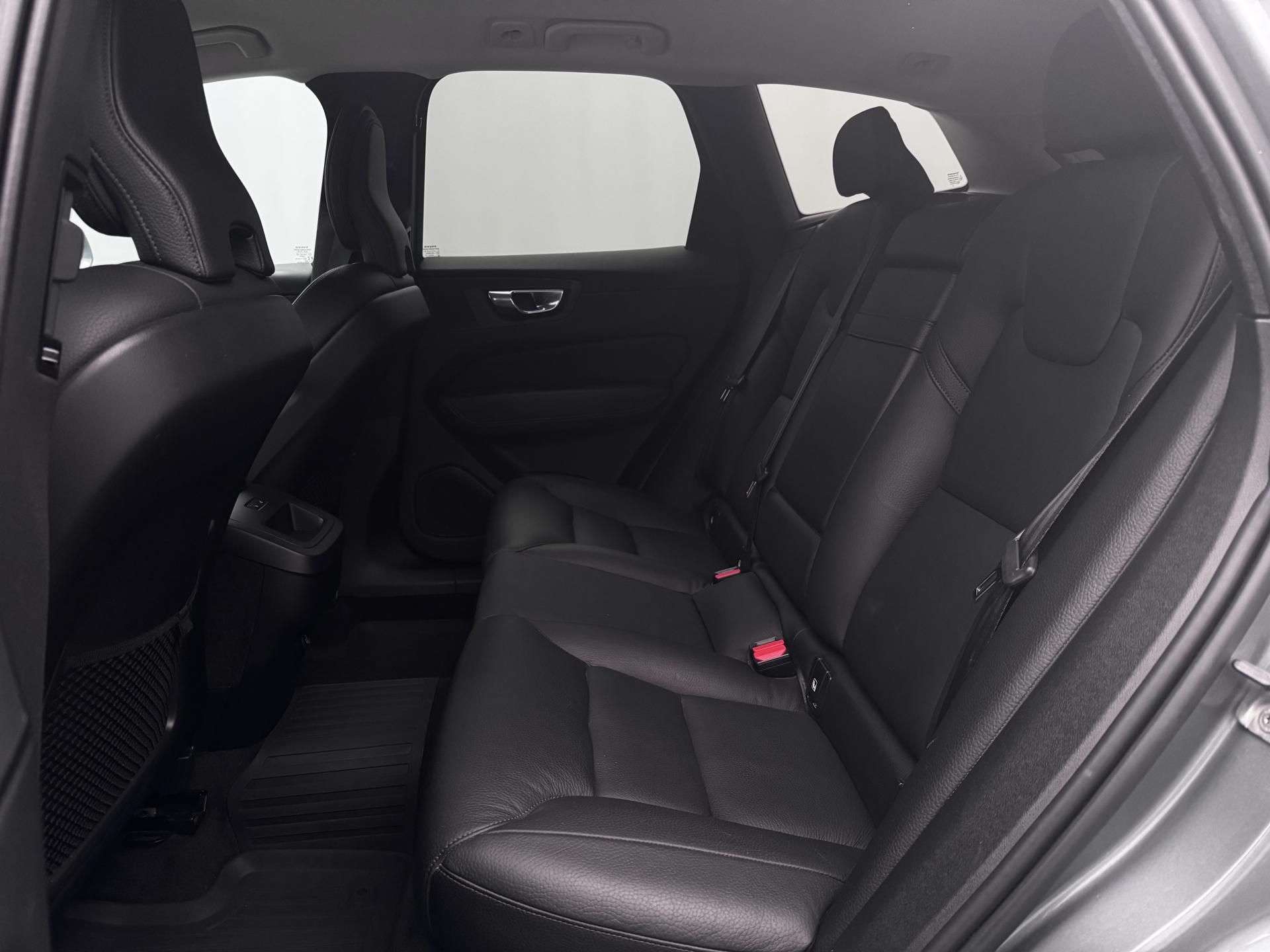 Volvo XC60, D4 AWD MOMENTUM PRO - fotka 6