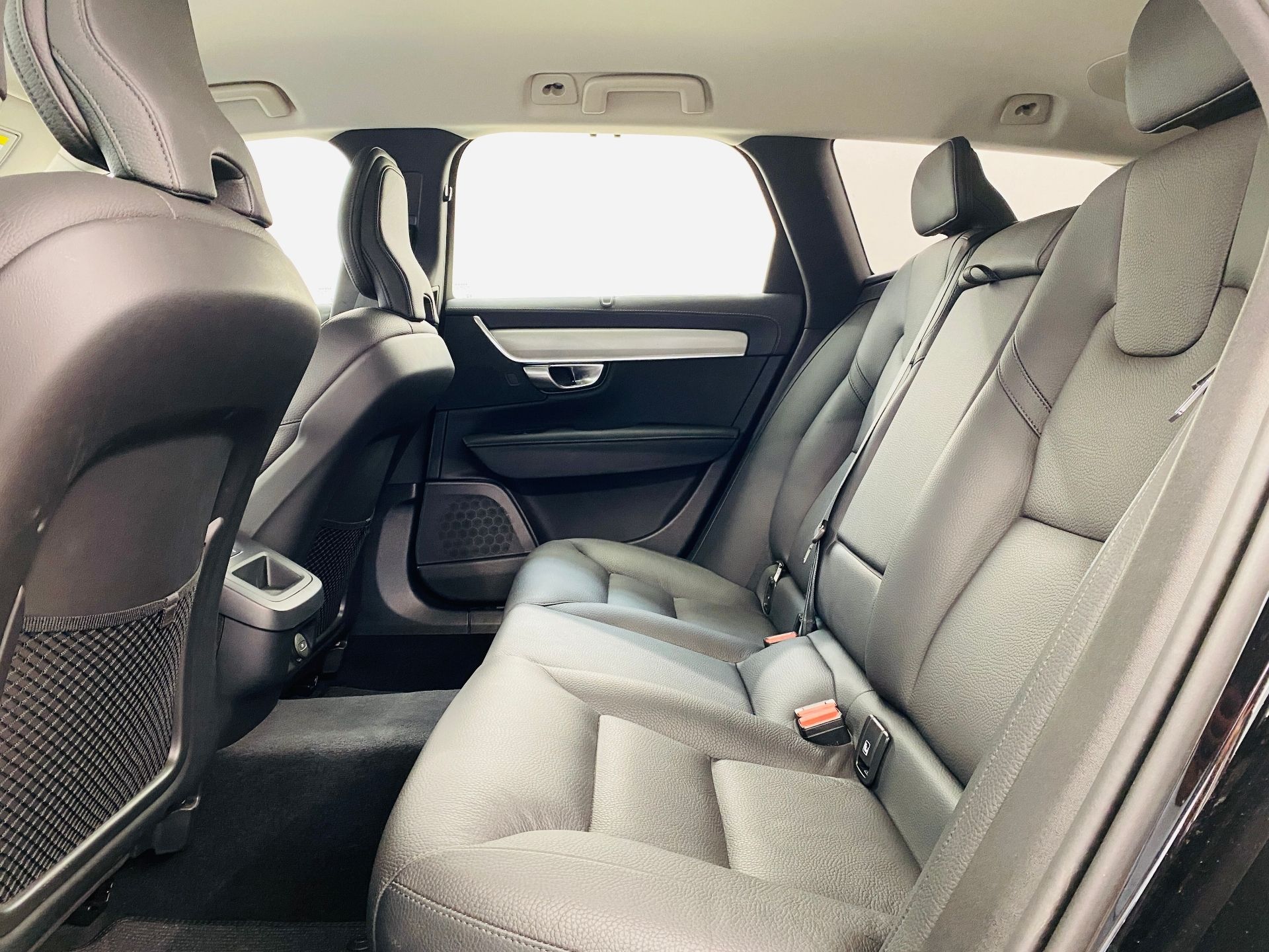 Volvo V90, B4 AWD Cross Country - fotka 6