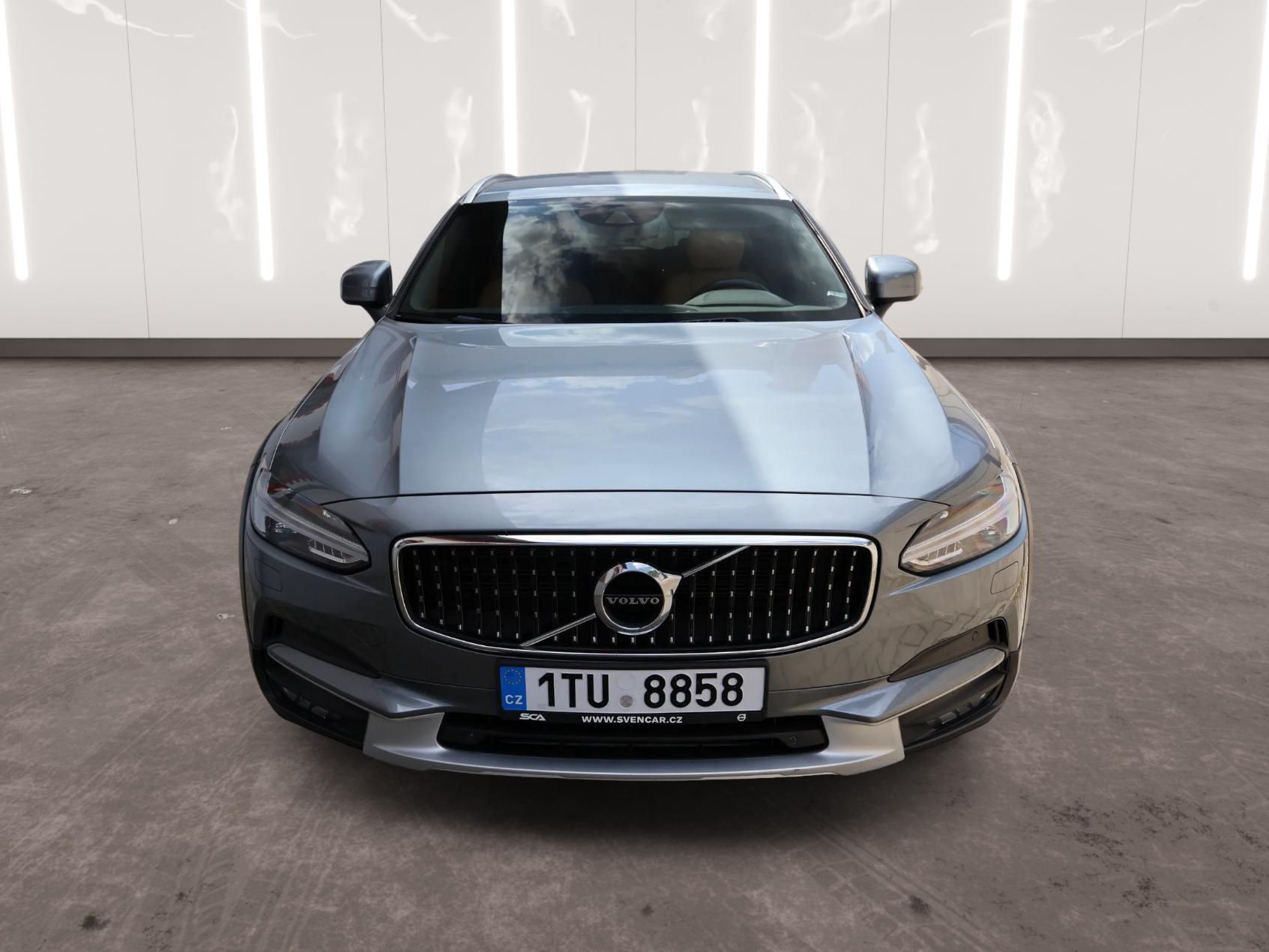 Volvo V90, D5 AWD Cross Country Pro - fotka 6