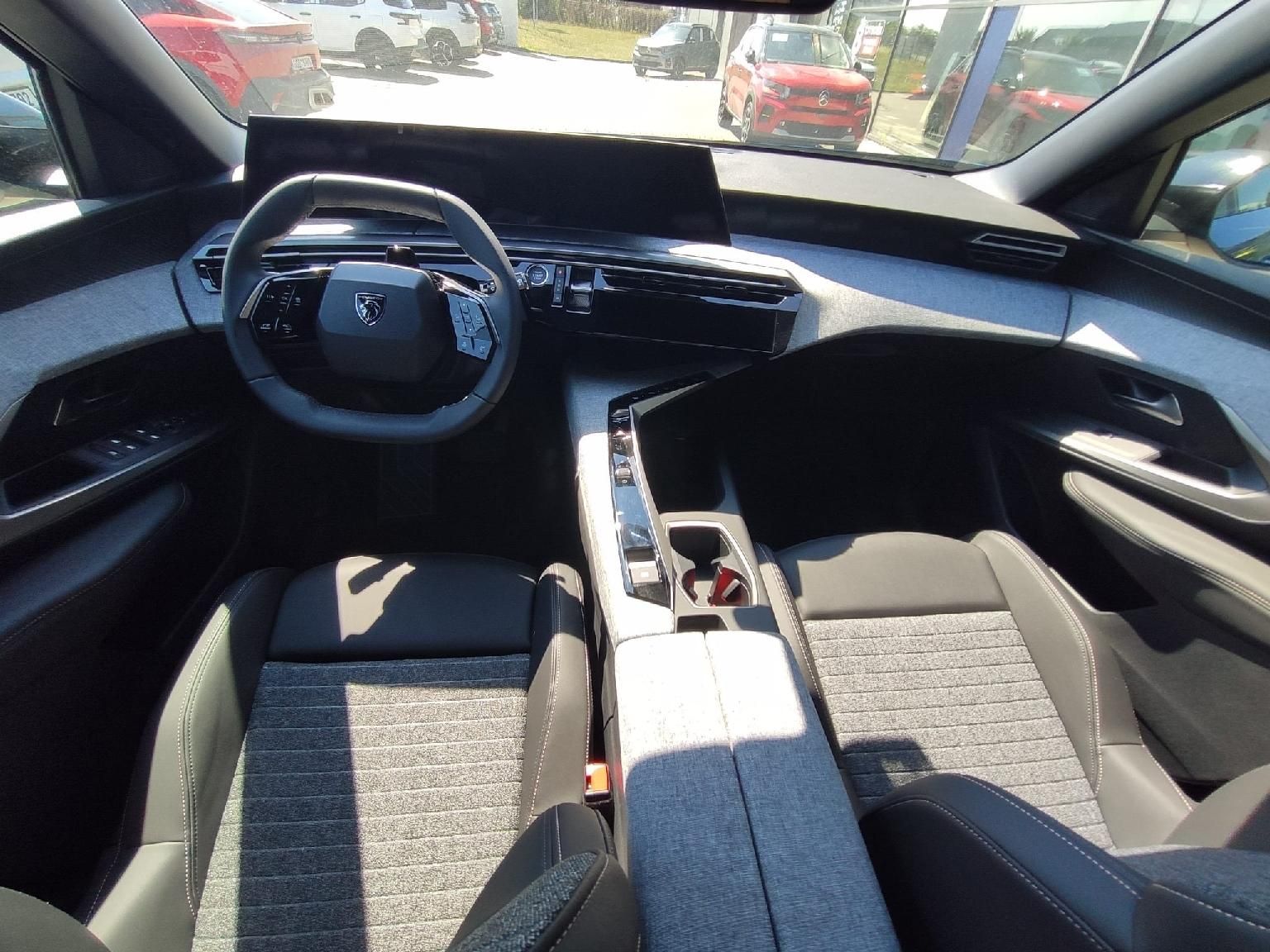 Peugeot 5008, BUSINESS Hybrid 145 AUT6 NAVI - fotka 2