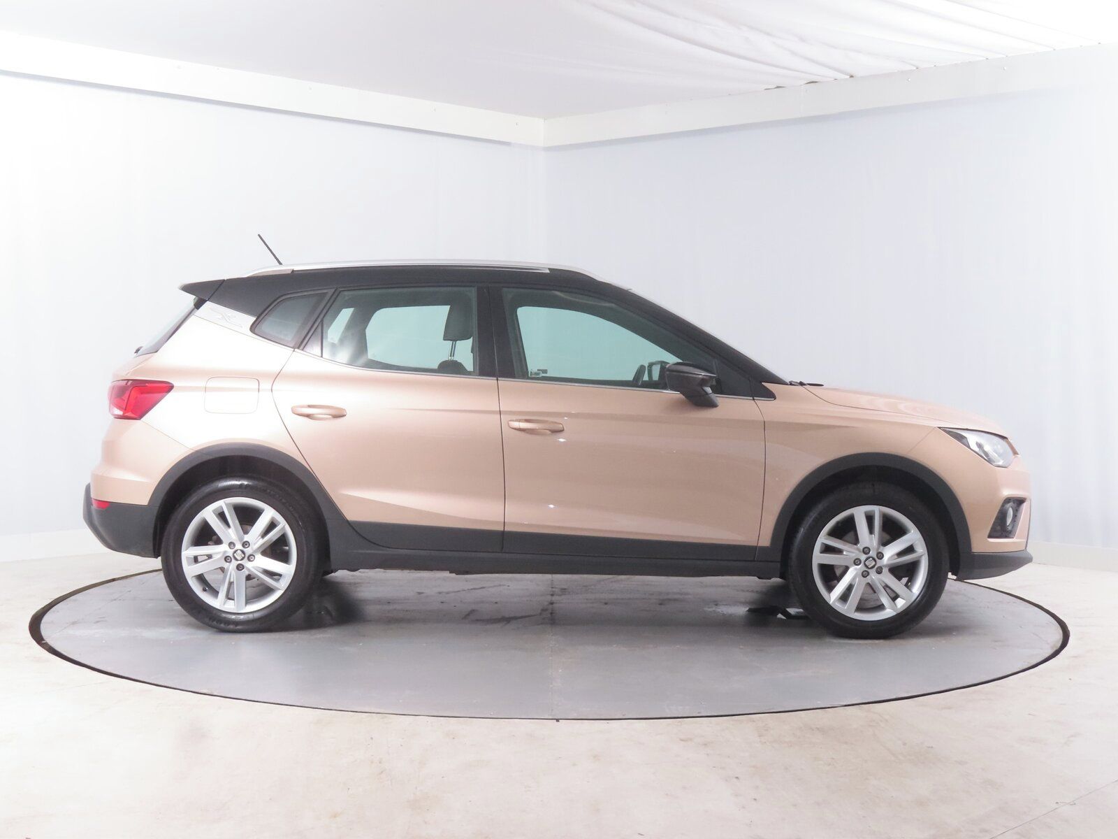 Seat Arona, 1.0 TSI, Automatická klima - fotka 6