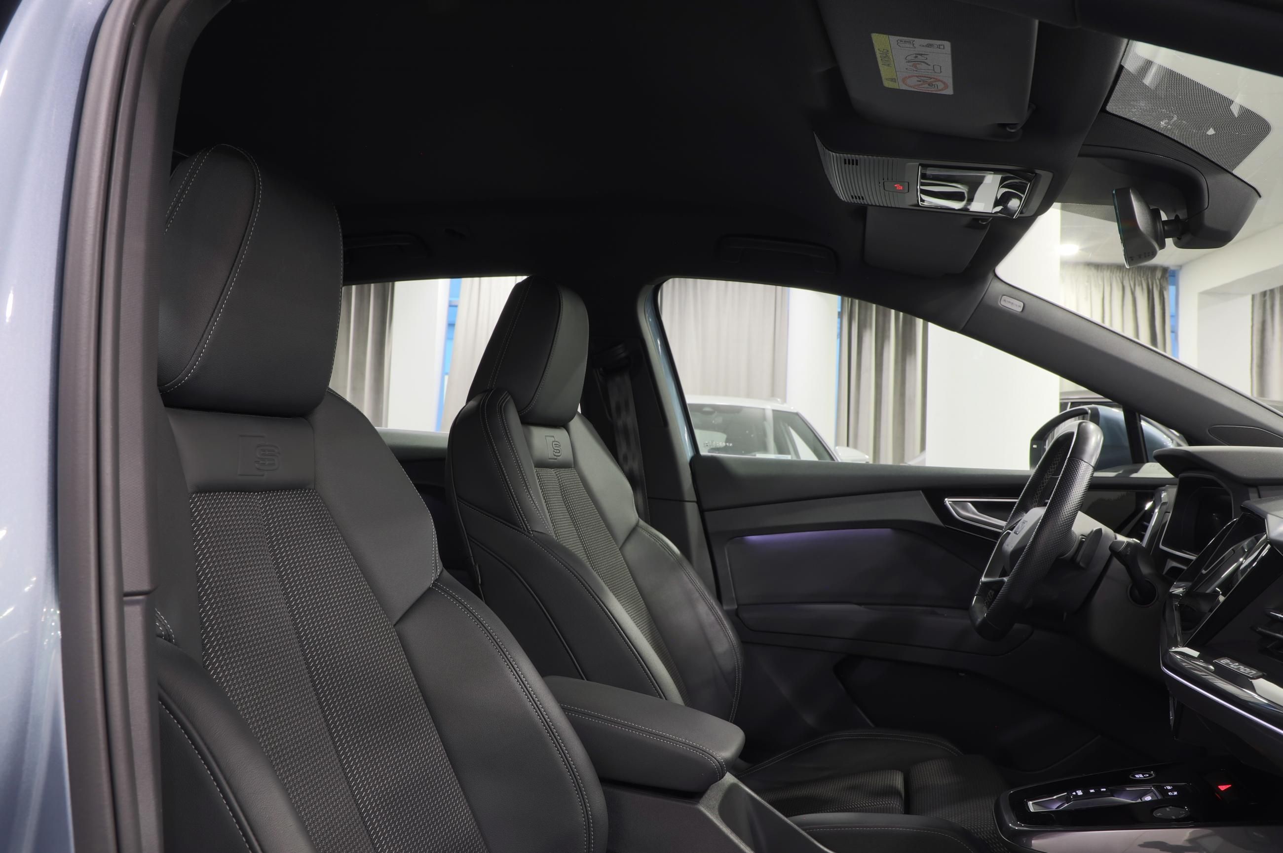 Audi Q4 e-tron, 220kW 4x4 S-line / ALU 20'' - fotka 6