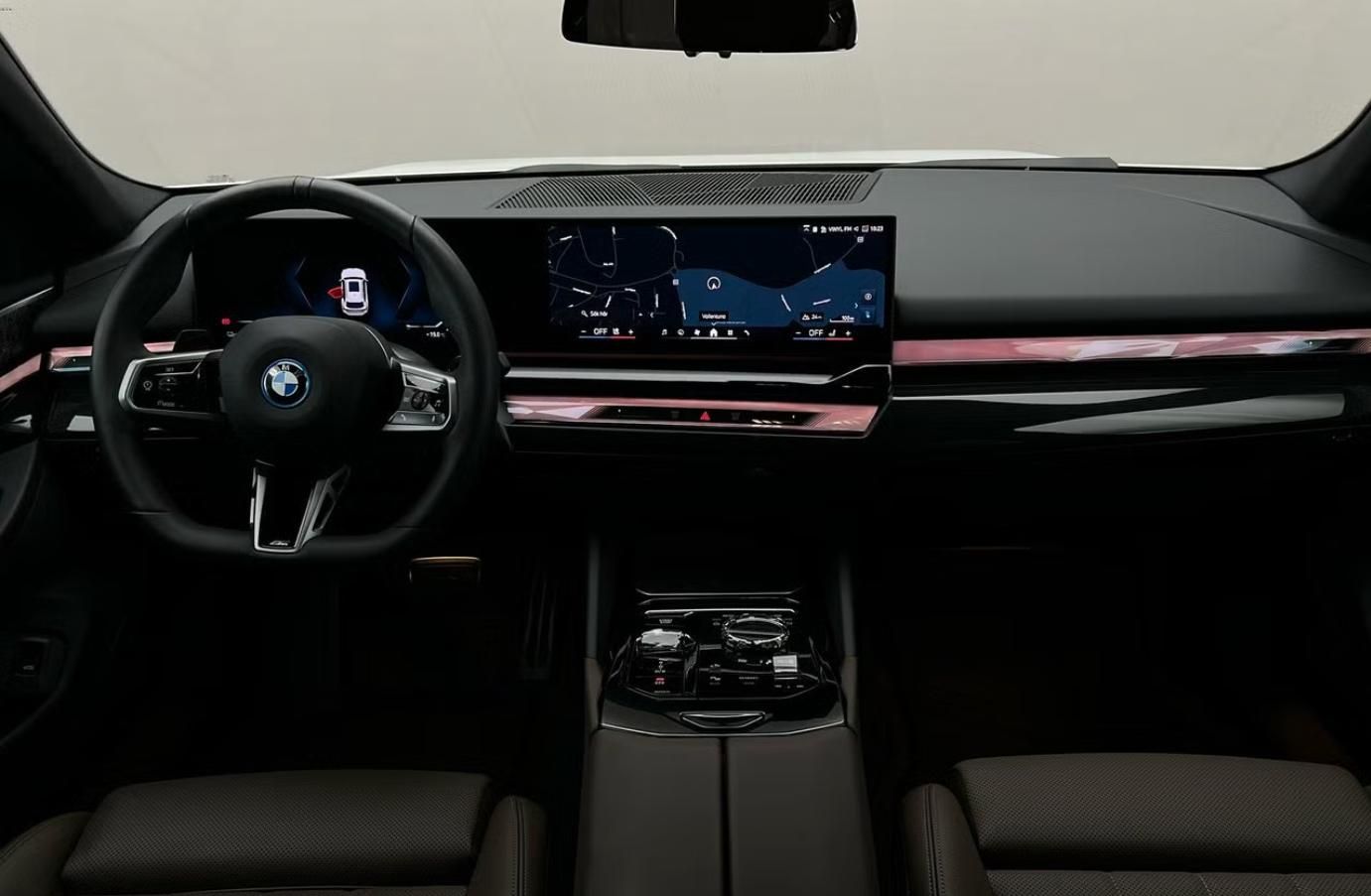 BMW i5, eDrive40 Touring M Kam Tažné - fotka 6
