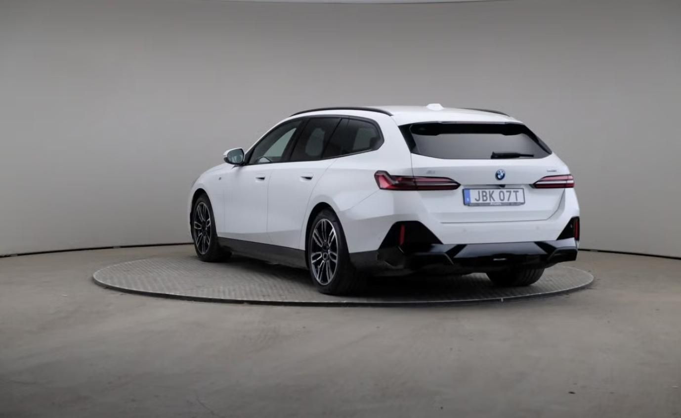 BMW i5, eDrive40 Touring M Kam Tažné - fotka 2