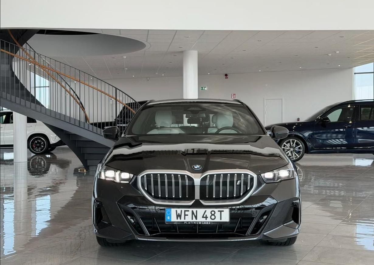 BMW i5, eDrive40 Touring M Kam Tažné - fotka 3