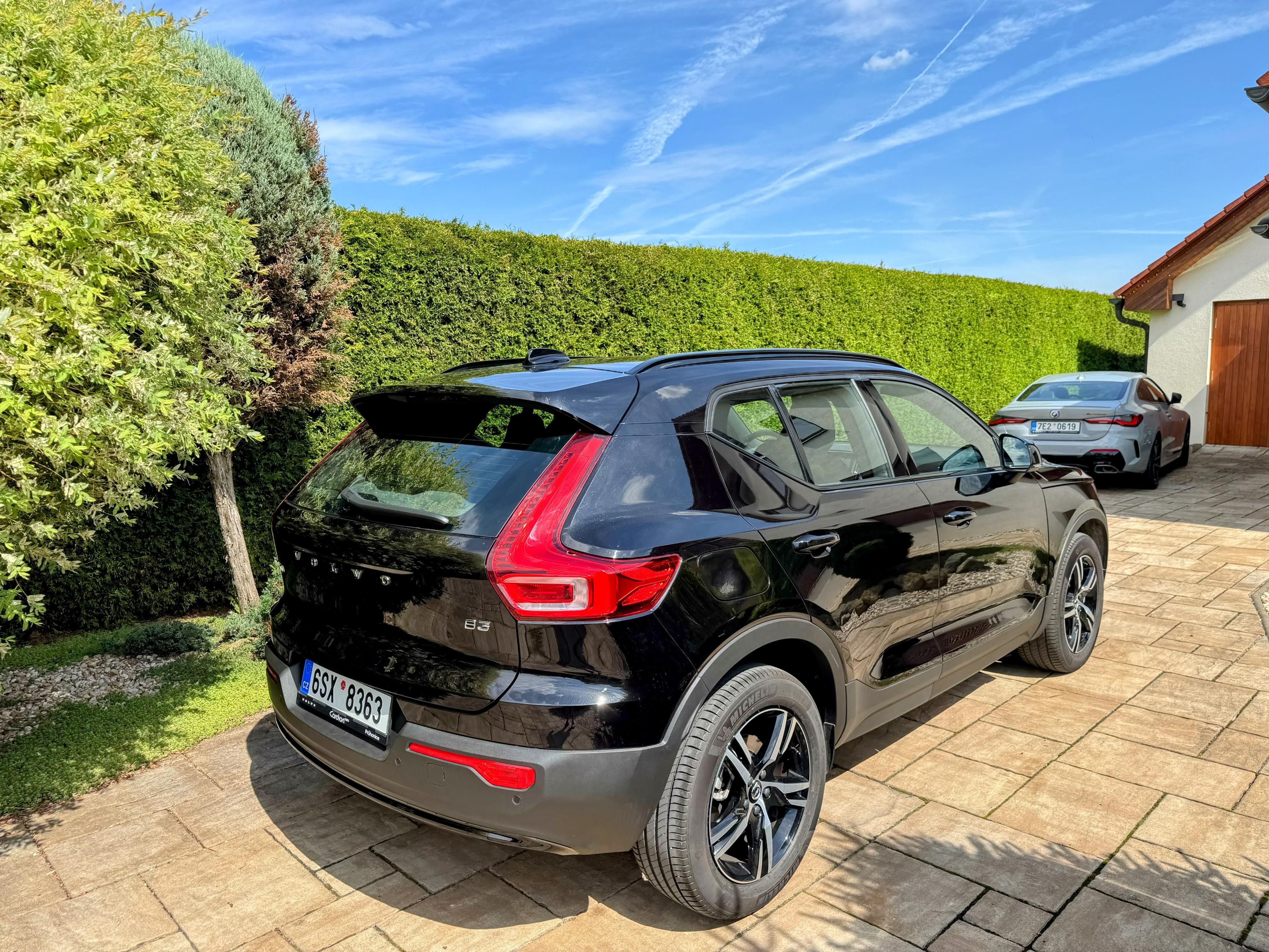 Volvo XC40, B3 PLUS BLACK EDITION - fotka 3