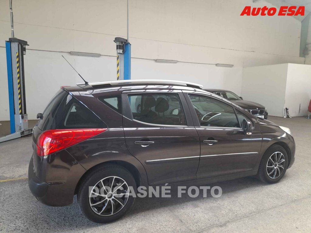 Peugeot 207, 1.4,1.maj,ČR,servis.kniha - fotka 2
