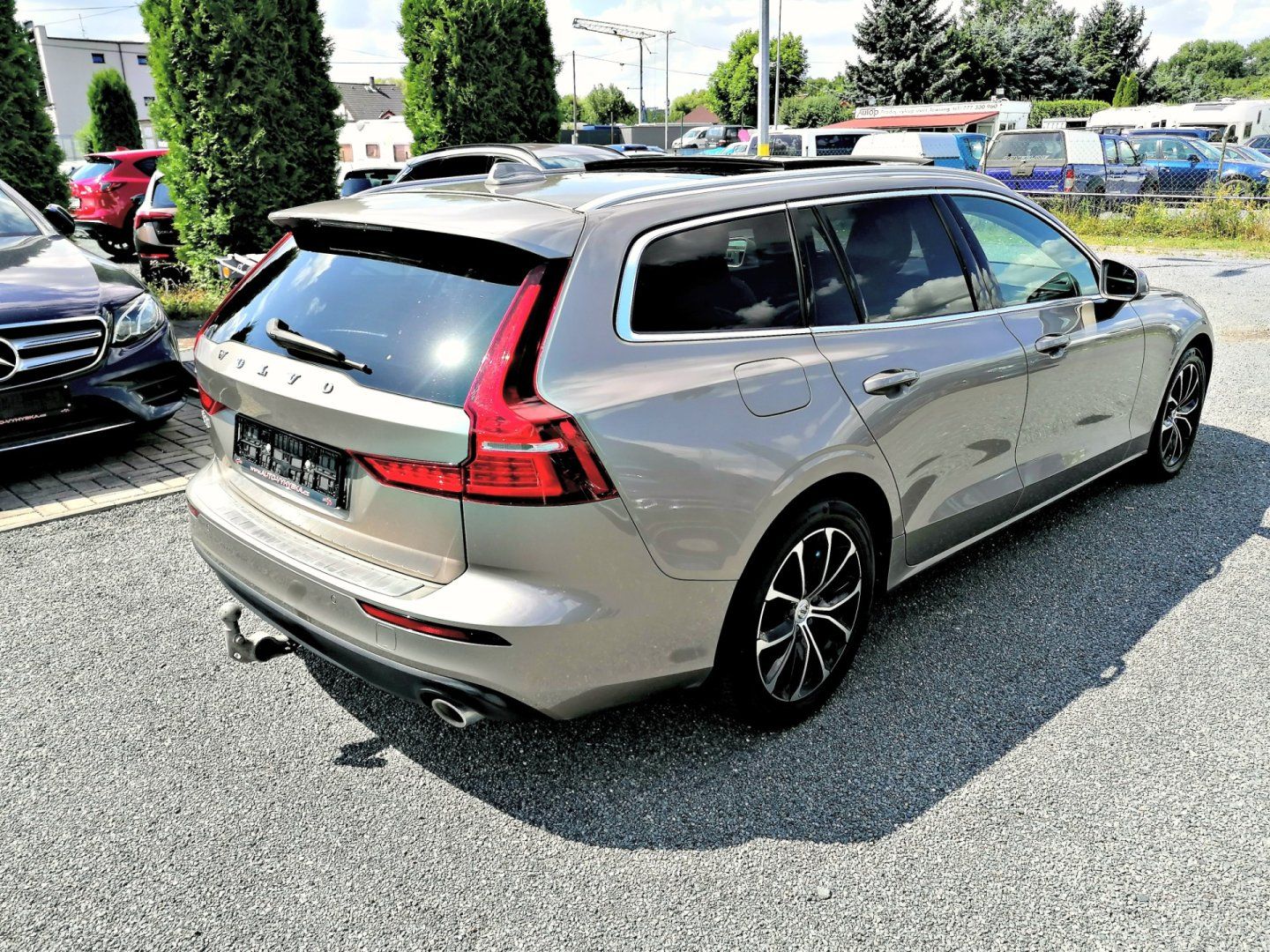 Volvo V60, 2.0 B3 MHEV A/T 120kW - fotka 4