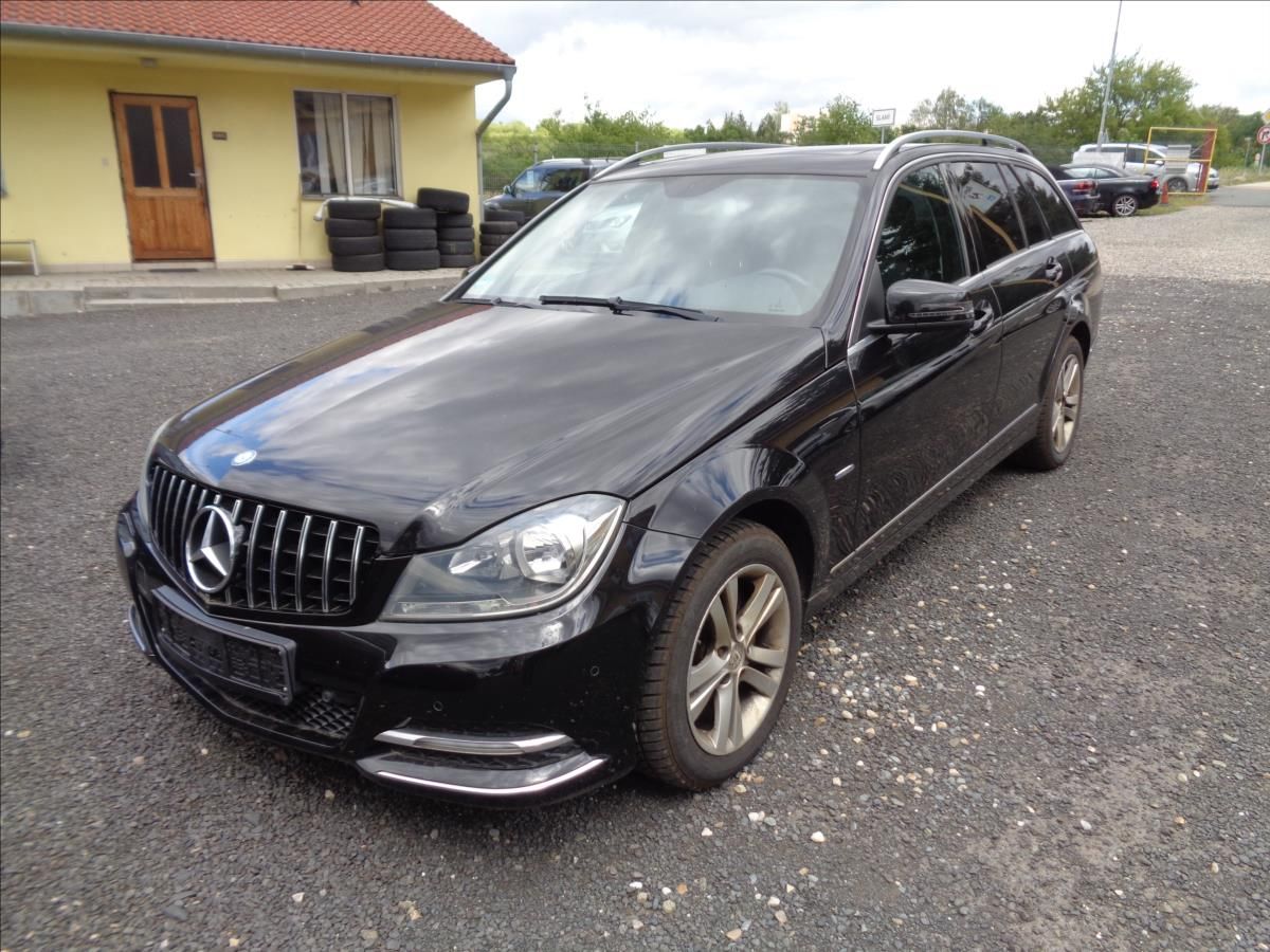 Mercedes-Benz Třídy C, 1,8 - fotka 3