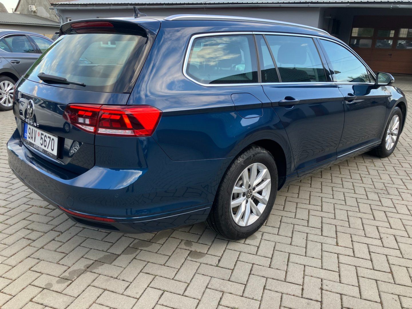 Volkswagen Passat Variant, 2.0TDI 110kW DSG NEHAVAROVANÉ - fotka 5