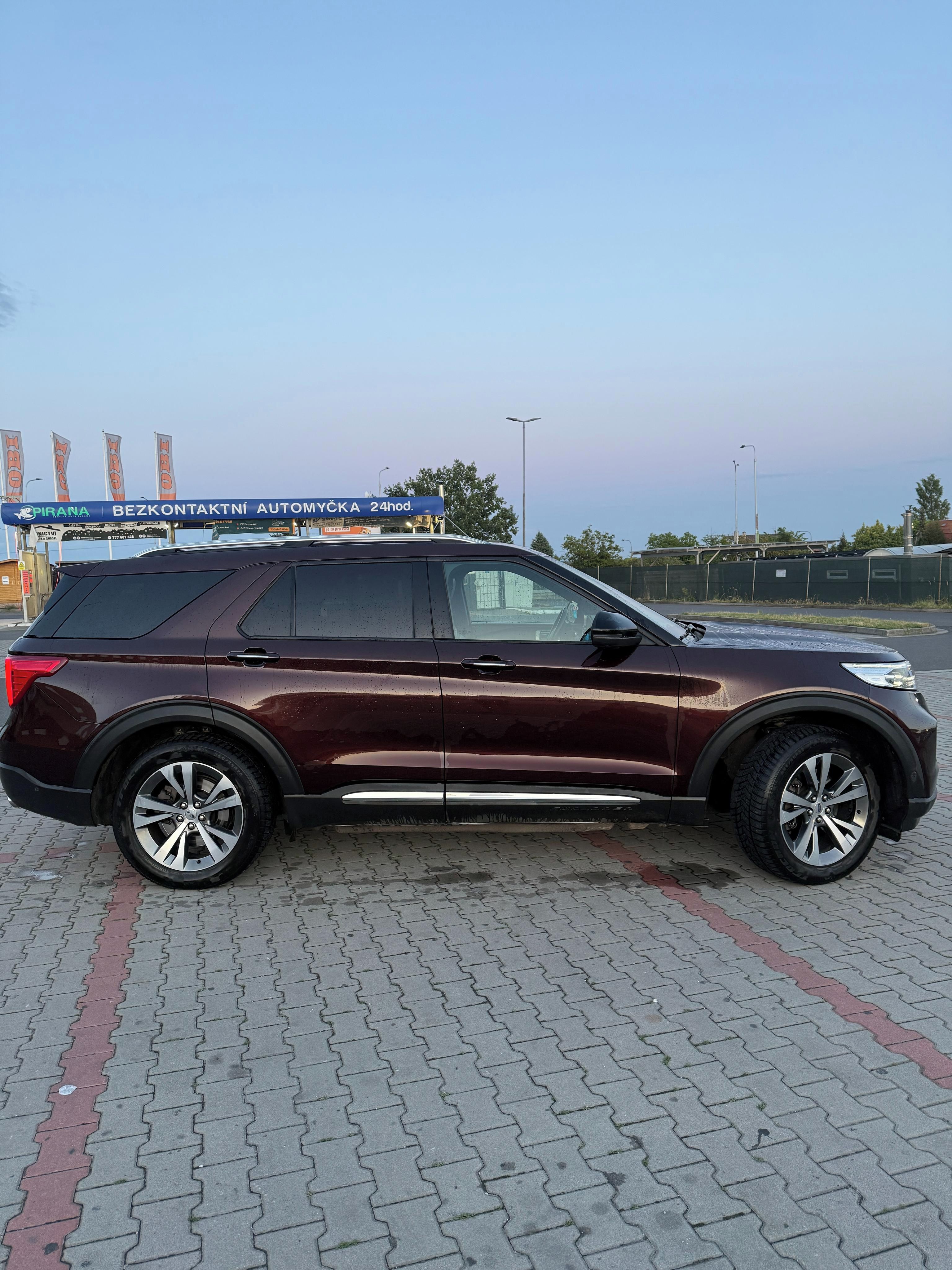 Ford Explorer, 3.0 V6 Hybrid 336KW 4x4 SUV - fotka 3