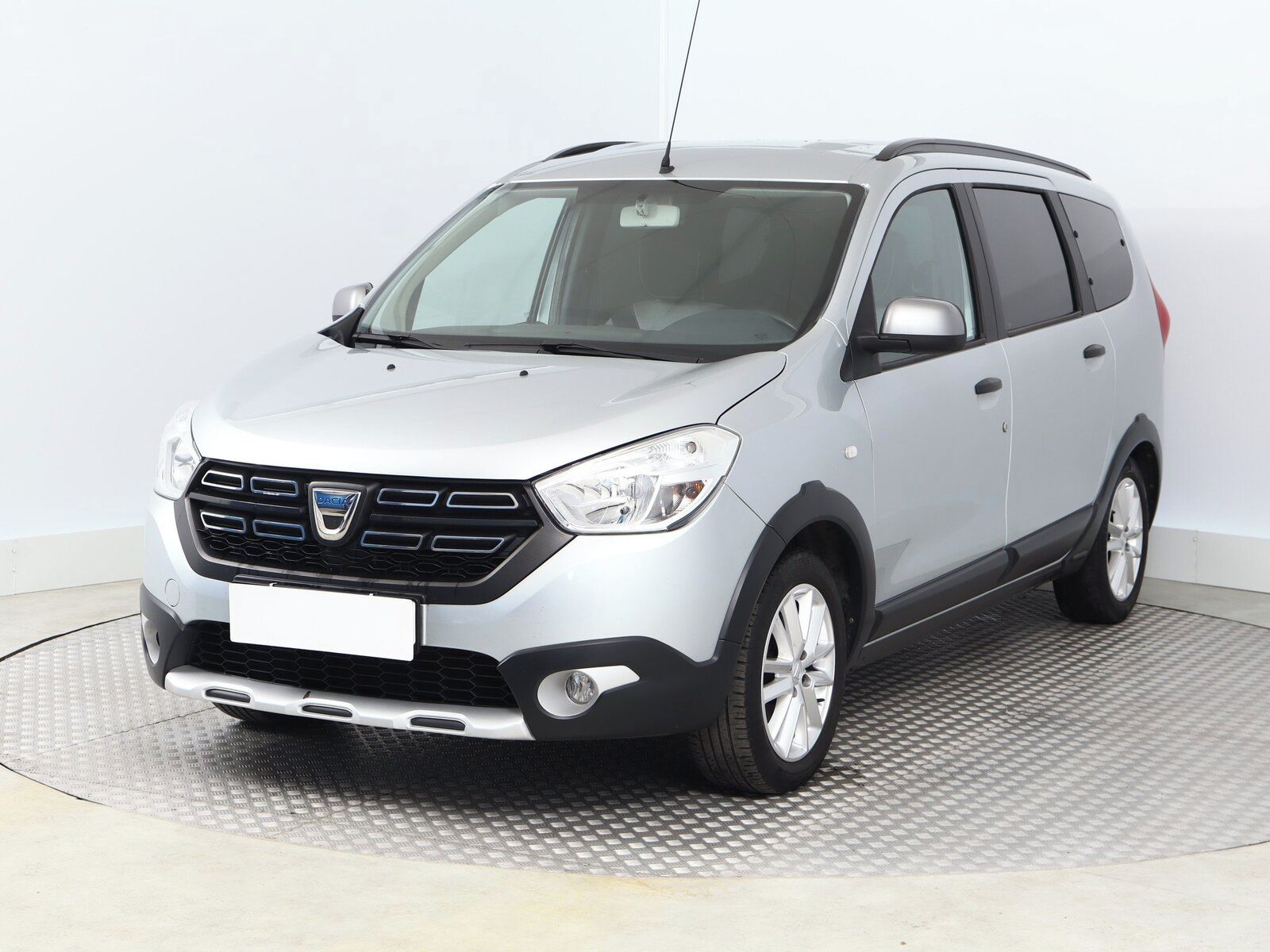Dacia Lodgy, 1.3 TCe, Stepway, 7 míst - fotka 2