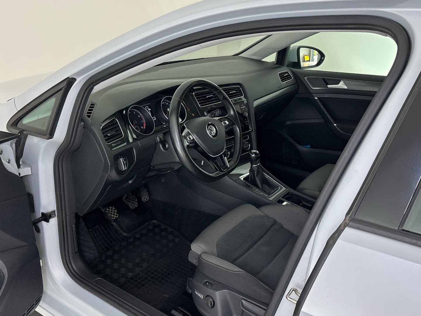 Volkswagen Golf, 1.4 TSI / 92 kW Maraton Editio - fotka 6