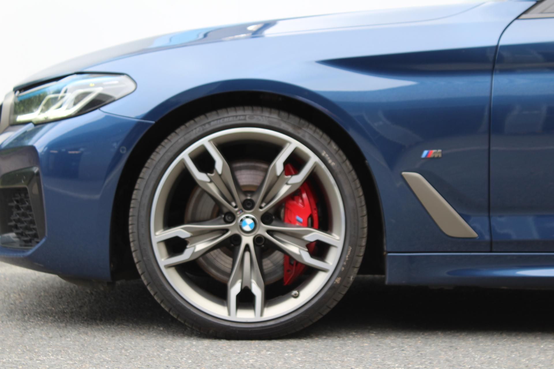 BMW Řada 5, M550i xDrive Sedan - fotka 6