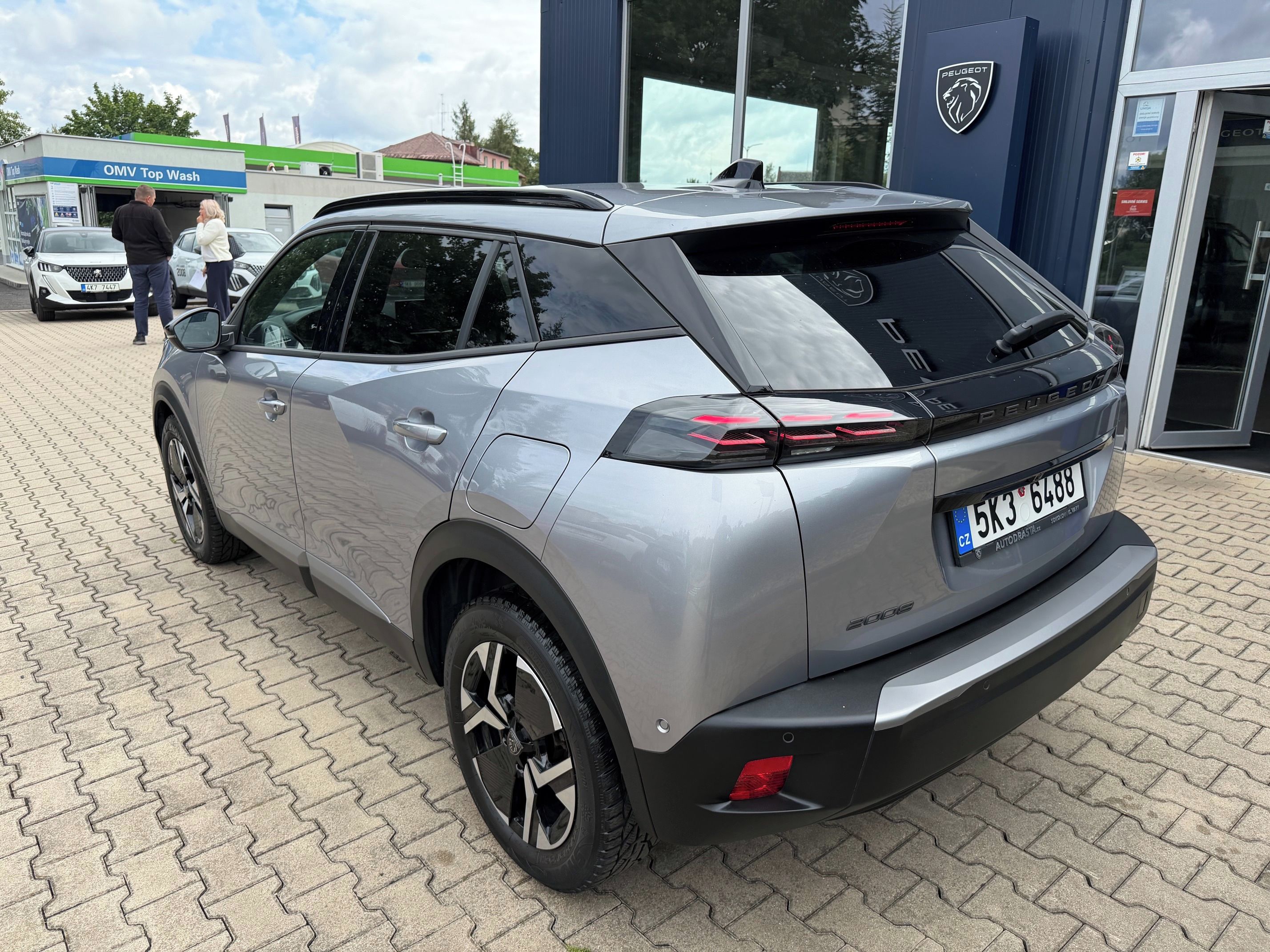 Peugeot 2008, ALLURE 1.2 PT 74kW MAN6 - fotka 4