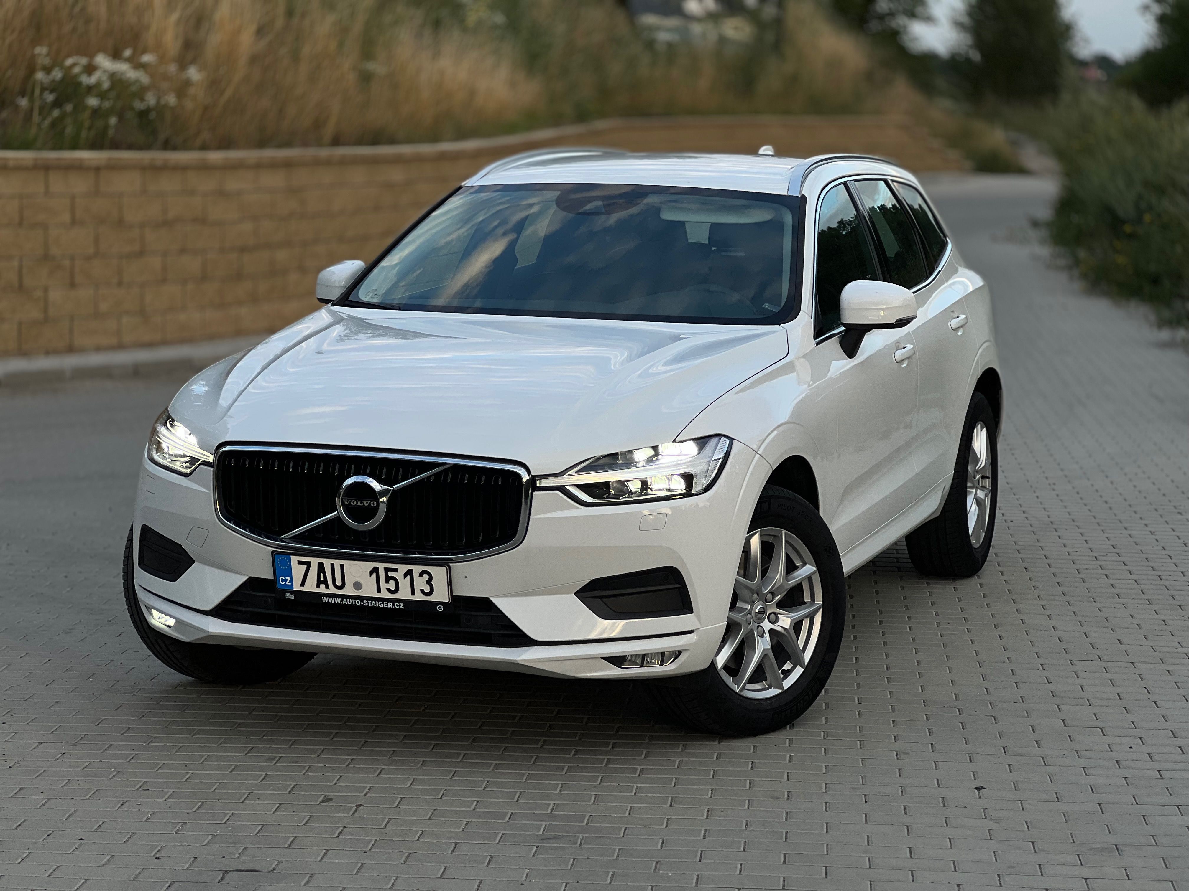 Volvo XC60, 2.0 T4 Drive-E FWD MomentumPro - fotka 2