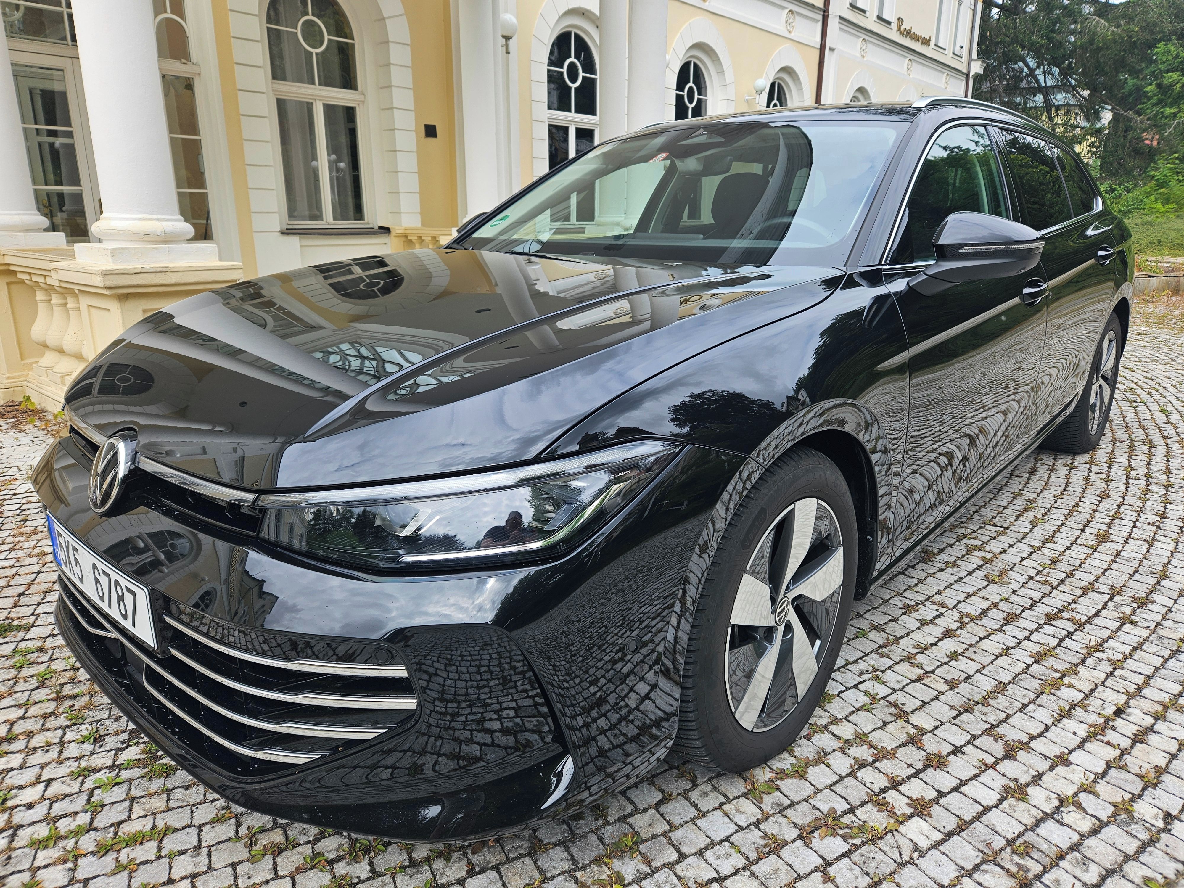 Volkswagen Passat, Elegance 23.000 km - fotka 5