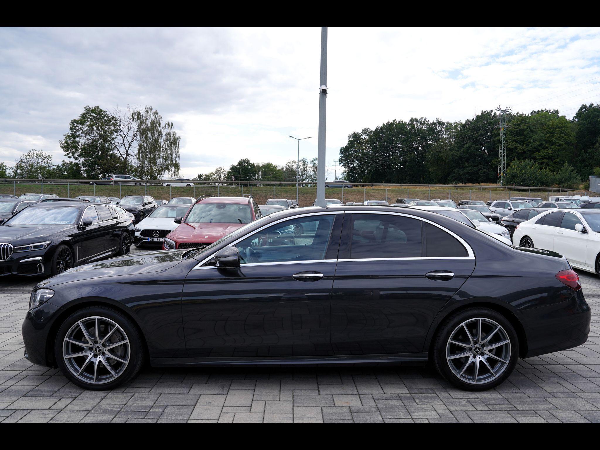 Mercedes-Benz Třídy E, E 200 4Matic AMG/LED/360/ČR - fotka 3