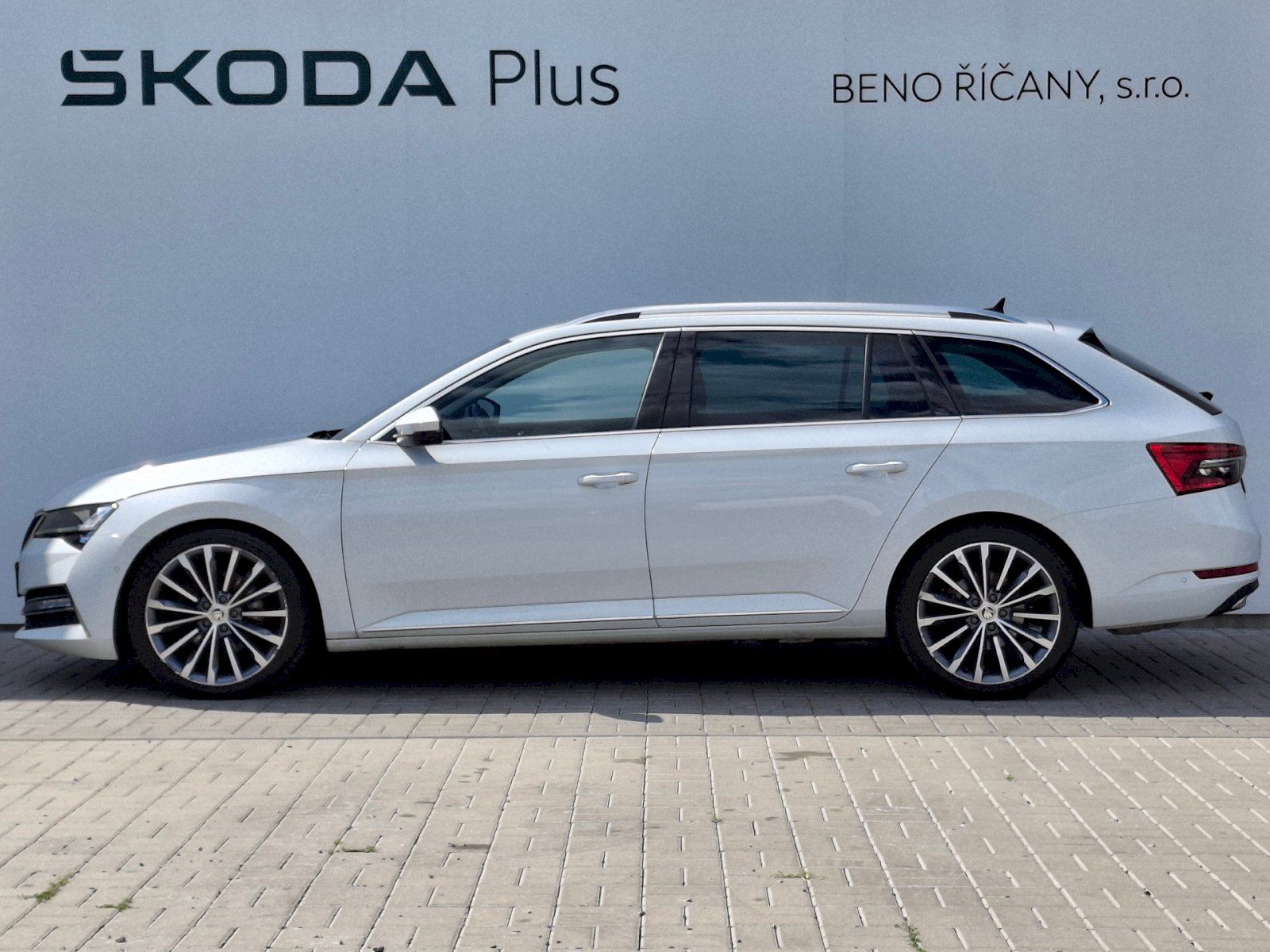 Škoda Superb, Combi L&K DSG 4x4 2,0TDi 147kW - fotka 3