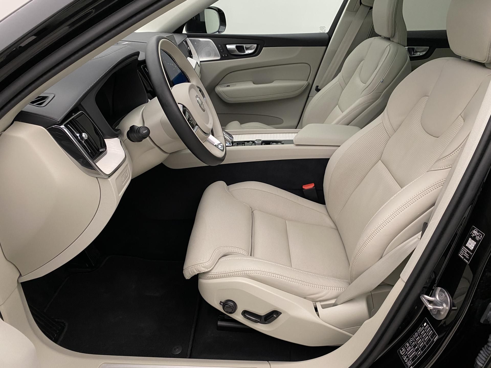 Volvo XC60, T8 AWD RECHARGE DARK ULTRA CZ - fotka 3