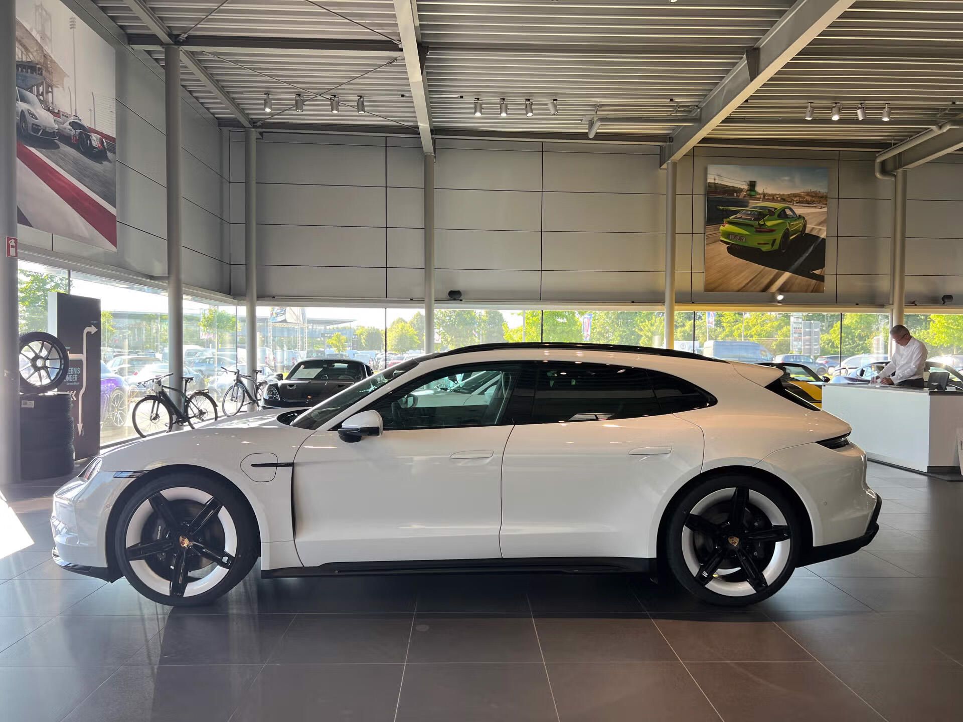 Porsche Taycan, Sport Turismo HuD Pano Soft - fotka 4