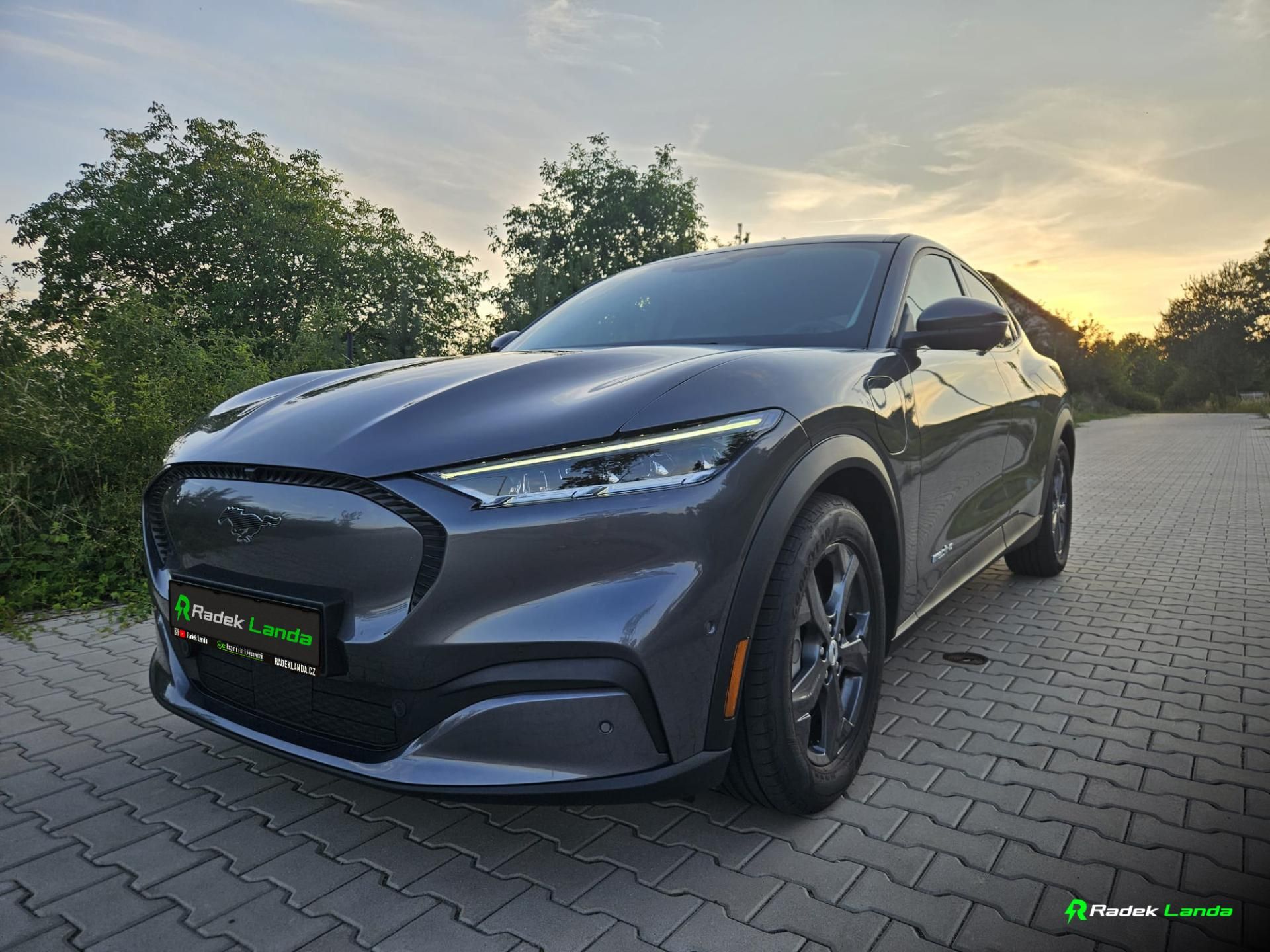 Ford Mustang Mach-E, Kamera, Navi, kůže
