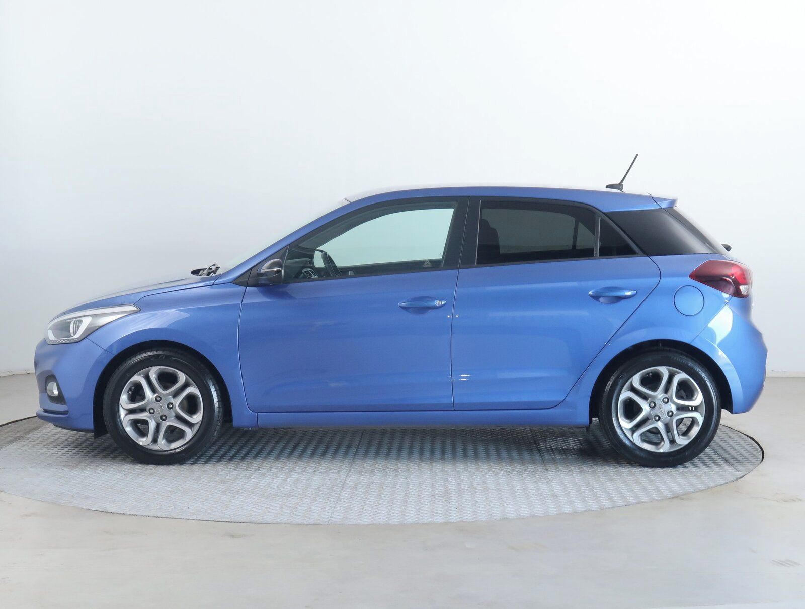Hyundai i20, 1.2, ČR,1.maj, Serv.kniha - fotka 3