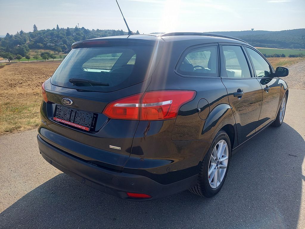 Ford Focus, 1,0 EcoBoost+klima+ČR+Serviska - fotka 3
