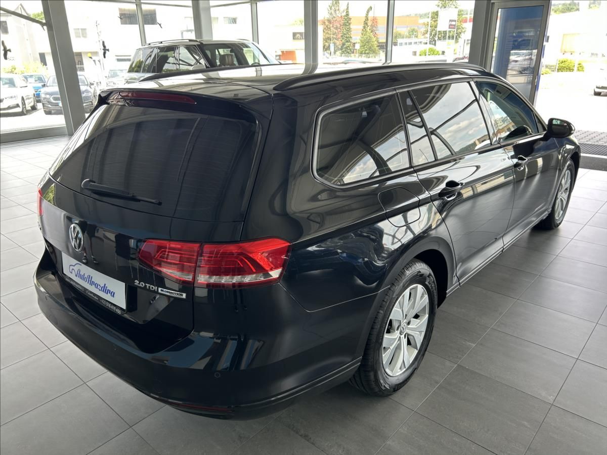 Volkswagen Passat, 2,0   TDI 110kW,1.MAJ,SERVISKA - fotka 6