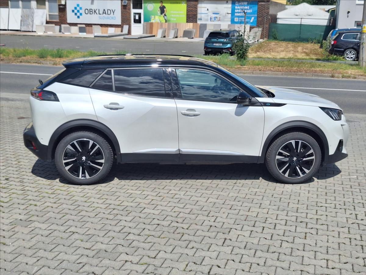 Peugeot 2008, 0,0 e  GT ČR 1maj nehavarováno - fotka 4