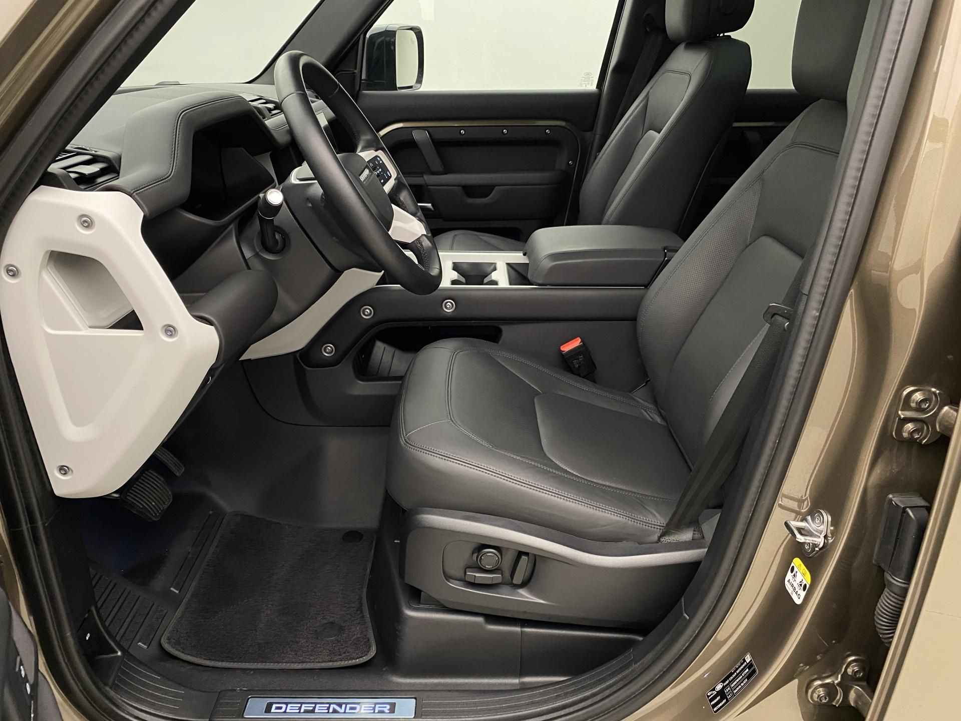 Land Rover Defender, D300 X-DYNAMIC HSE AWD AUT CZ - fotka 3