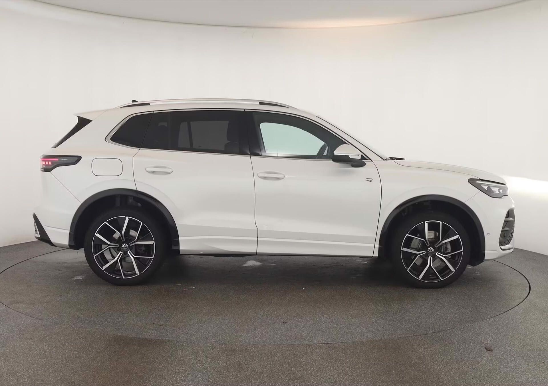 Volkswagen Tiguan, TDI 4M R-Line Pano 360 IQ Vent - fotka 4
