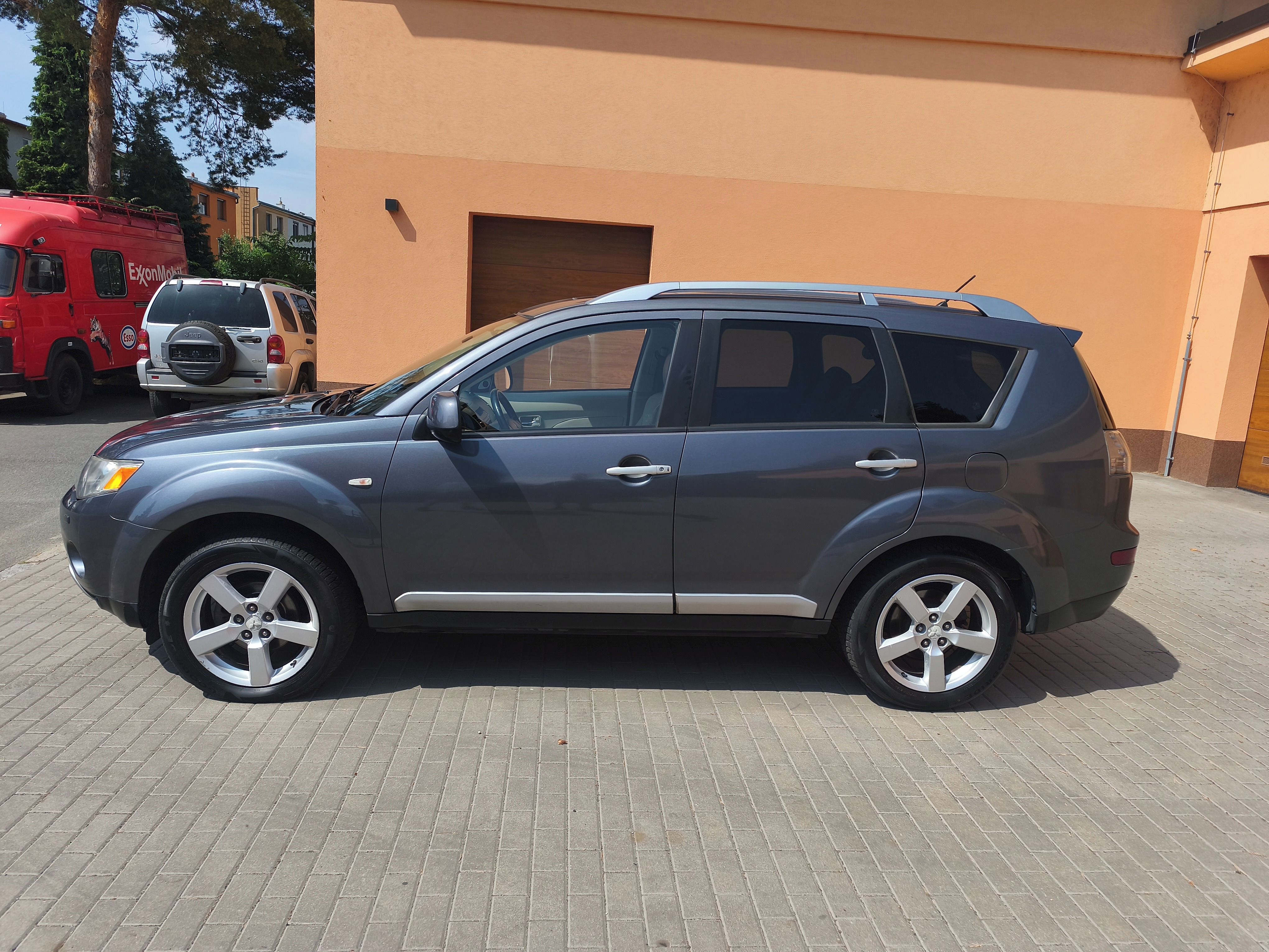 Mitsubishi Outlander, 2.0 DI-D INVITE, 103 kW, 7MÍST - fotka 3