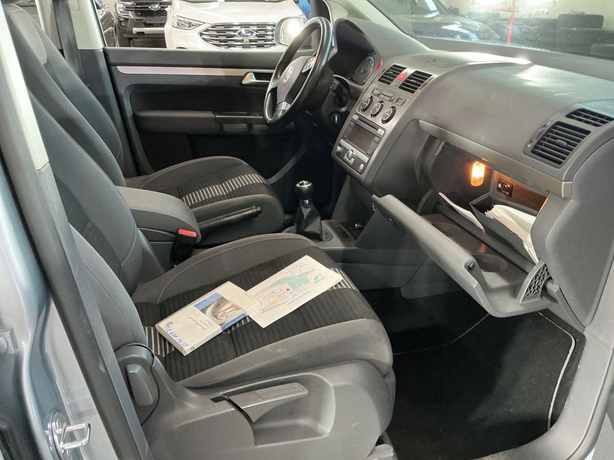 Volkswagen Touran, 1.6Mpi 75KW UNITED 7-MÍST TOP - fotka 2