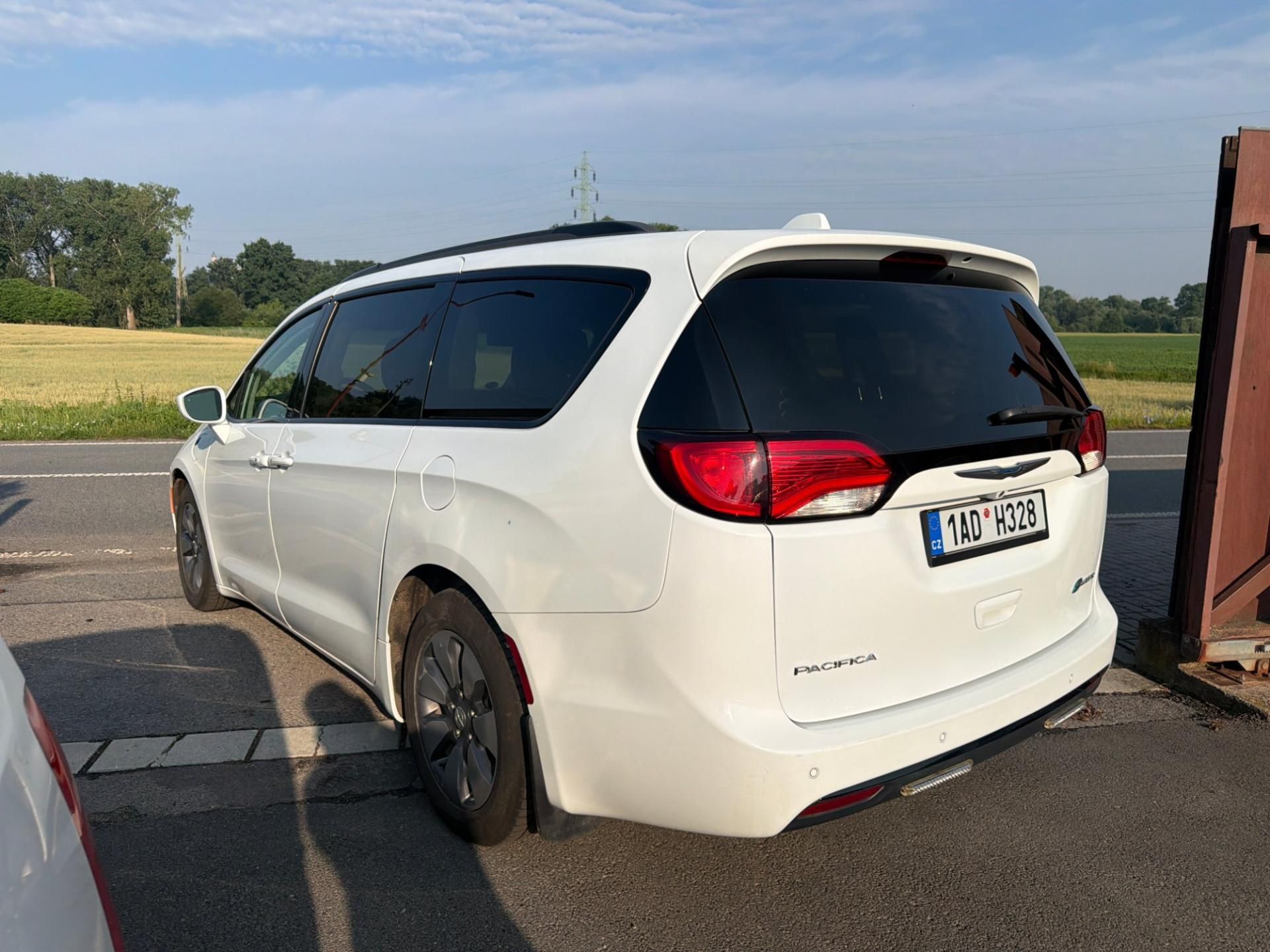 Chrysler Pacifica, 3,6 L DVD Hybrid Plug In 2018 - fotka 3