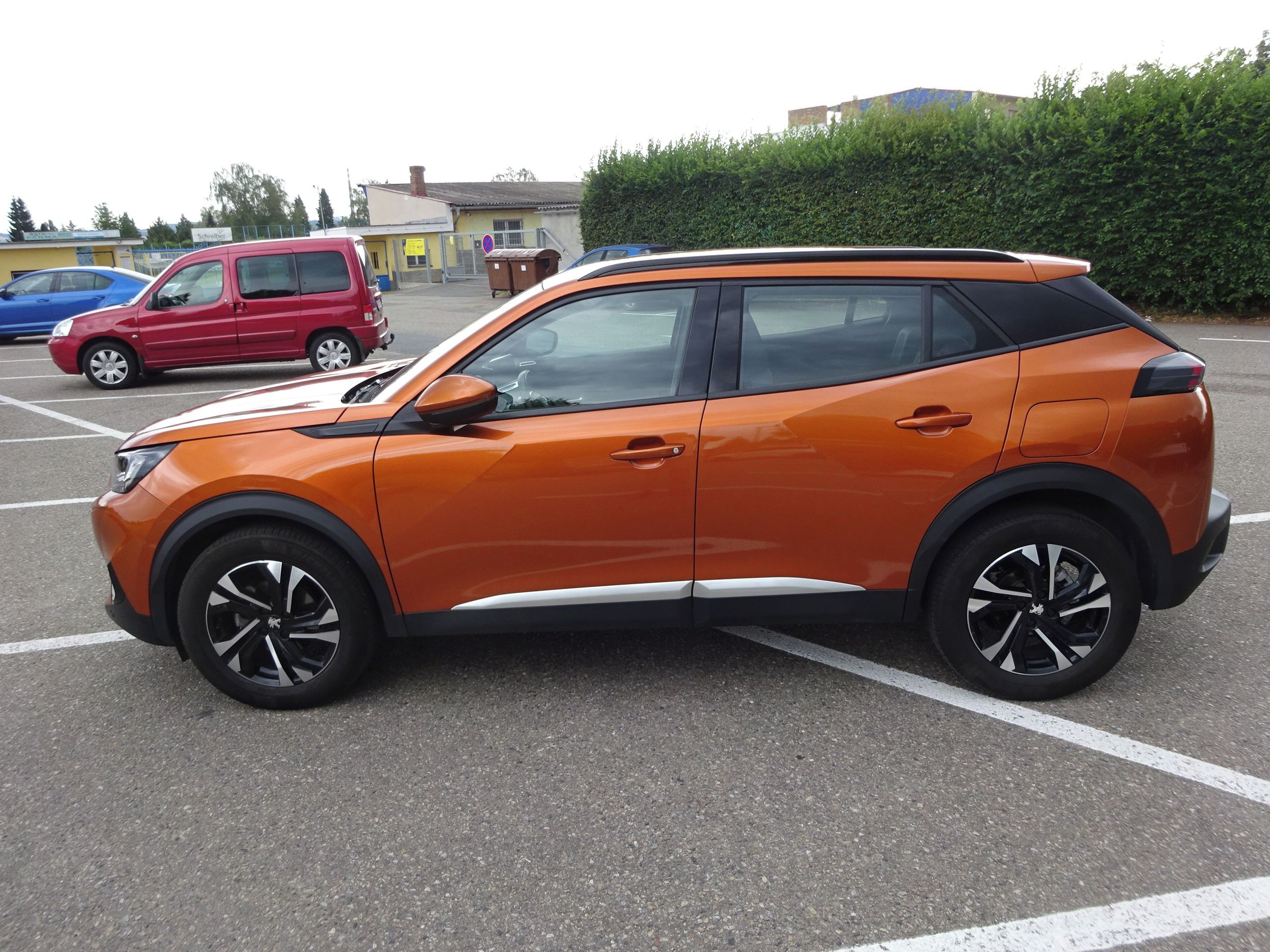 Peugeot 2008, 1.5 BlueHDI 1.Maj.serv.kníž.ČR - fotka 2