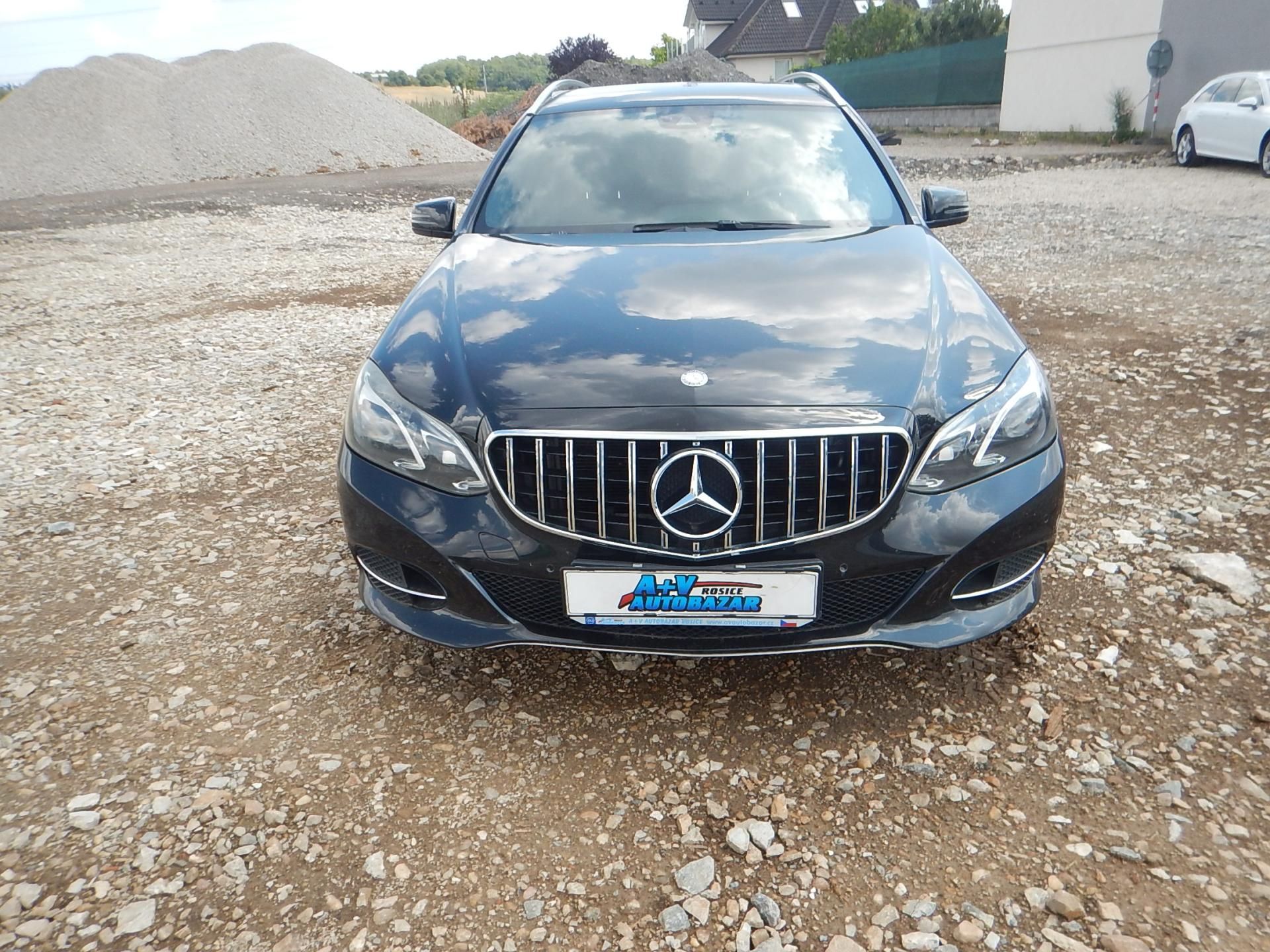 Mercedes-Benz Třídy E, E 220 CDI, DIGIKLIMA, TAŽNÉ - fotka 3