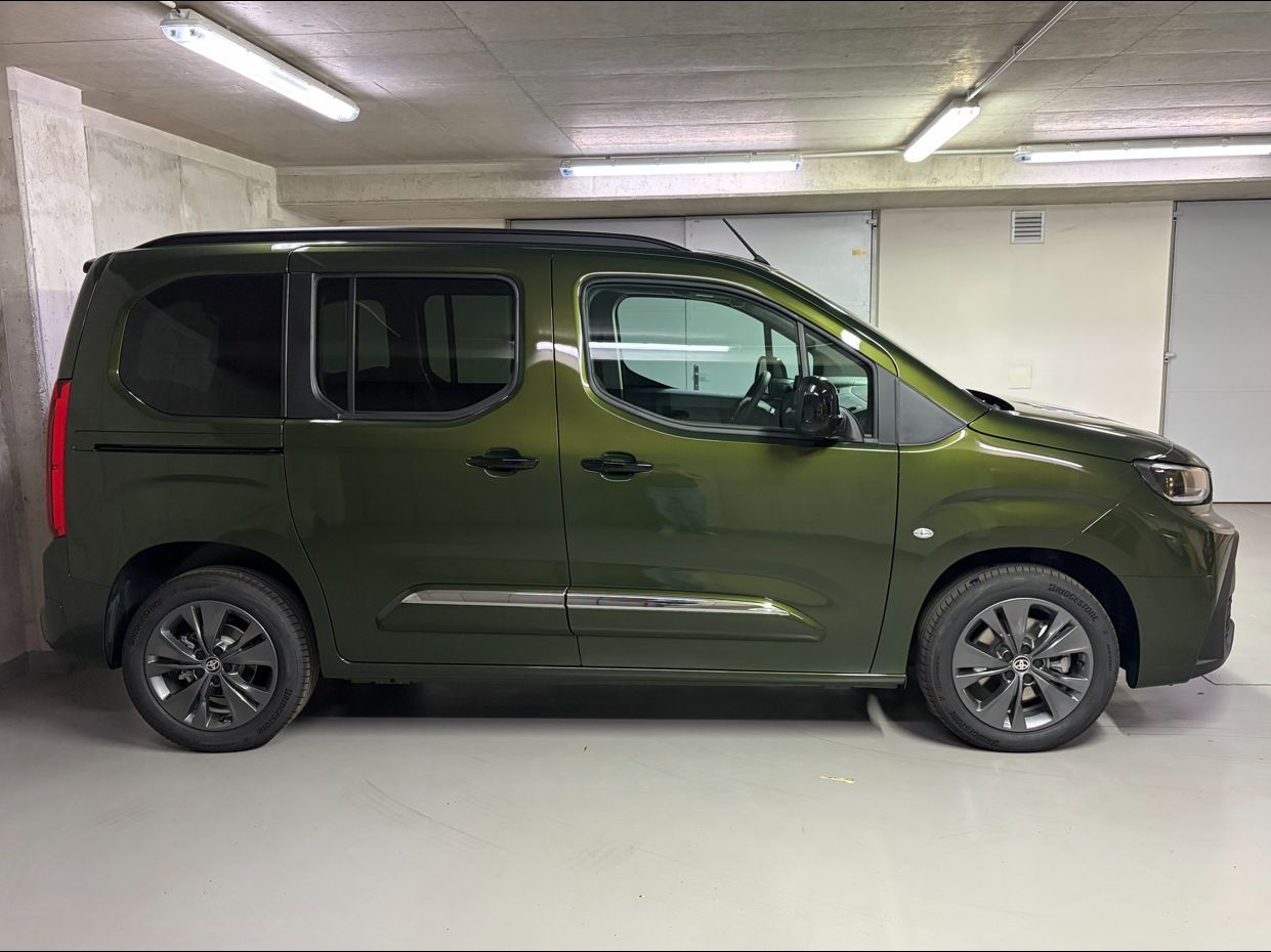 Toyota Proace City Verso, 1.2,Short,81kW,Family - fotka 4