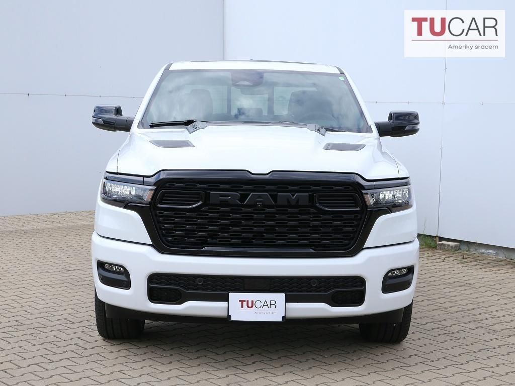 RAM 1500, 5,7 HEMI Sport - fotka 4