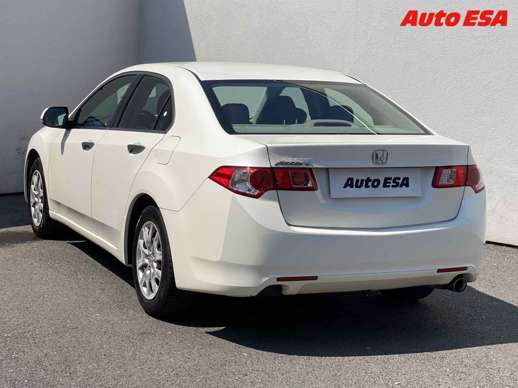 Honda Accord, 2.0 i-Vtec - fotka 6