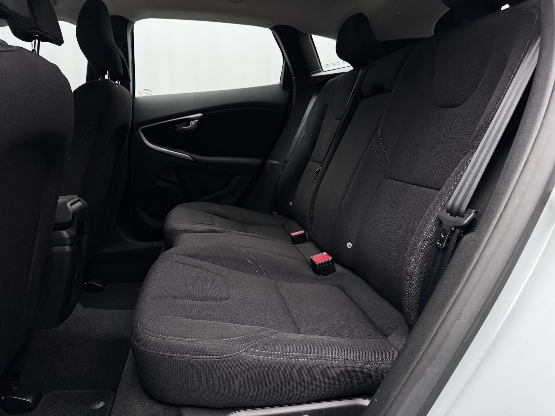 Volvo V40, T2 KINETIC CZ 1.maj - fotka 5