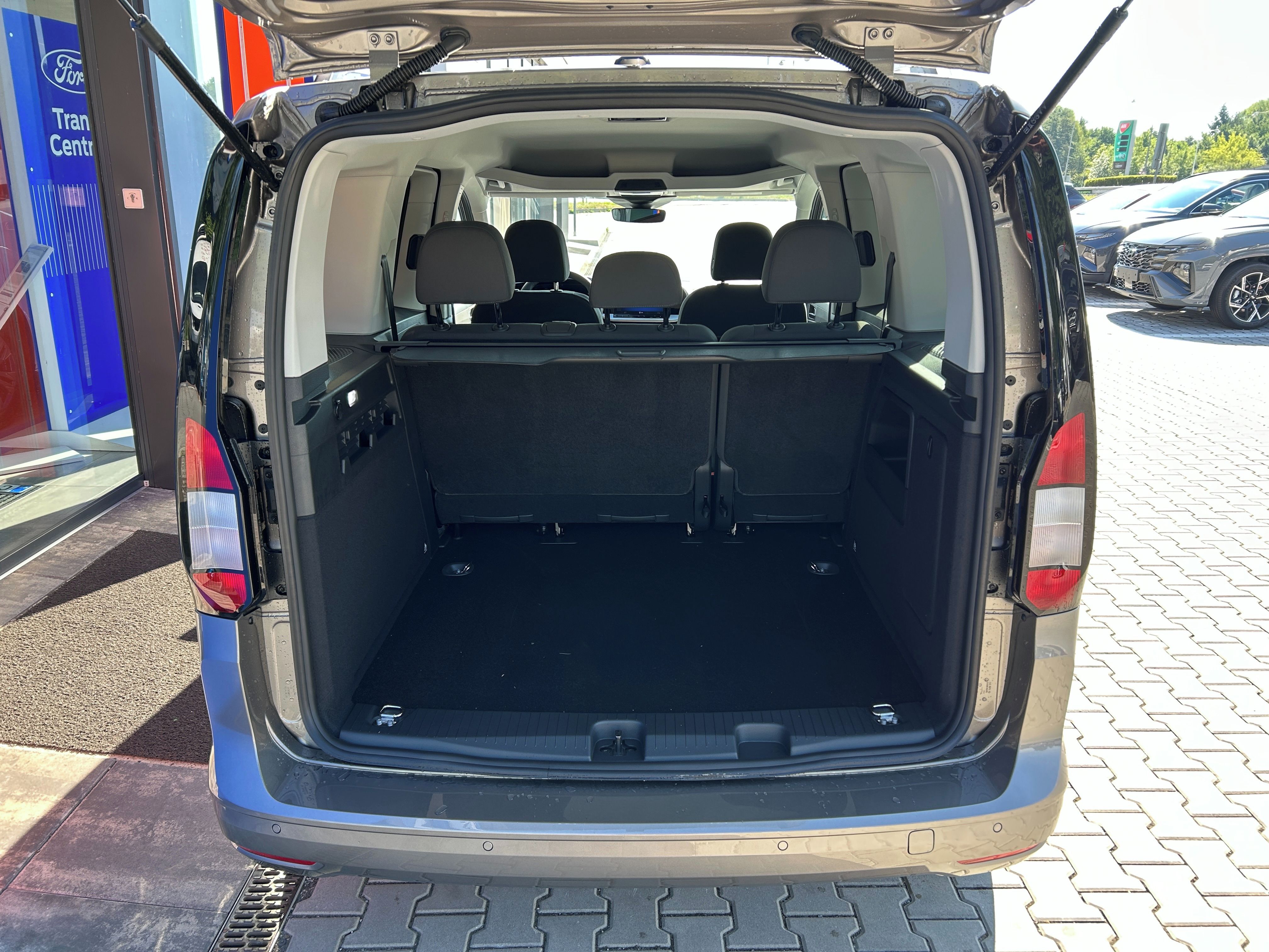 Ford Tourneo Connect, 1.5 Ecoboost 85kW AT Titanium - fotka 6