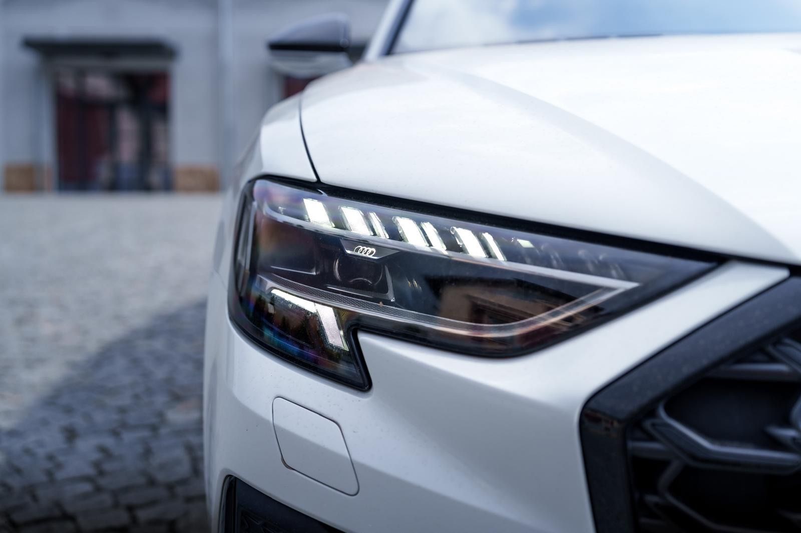 Audi S8 - fotka 5