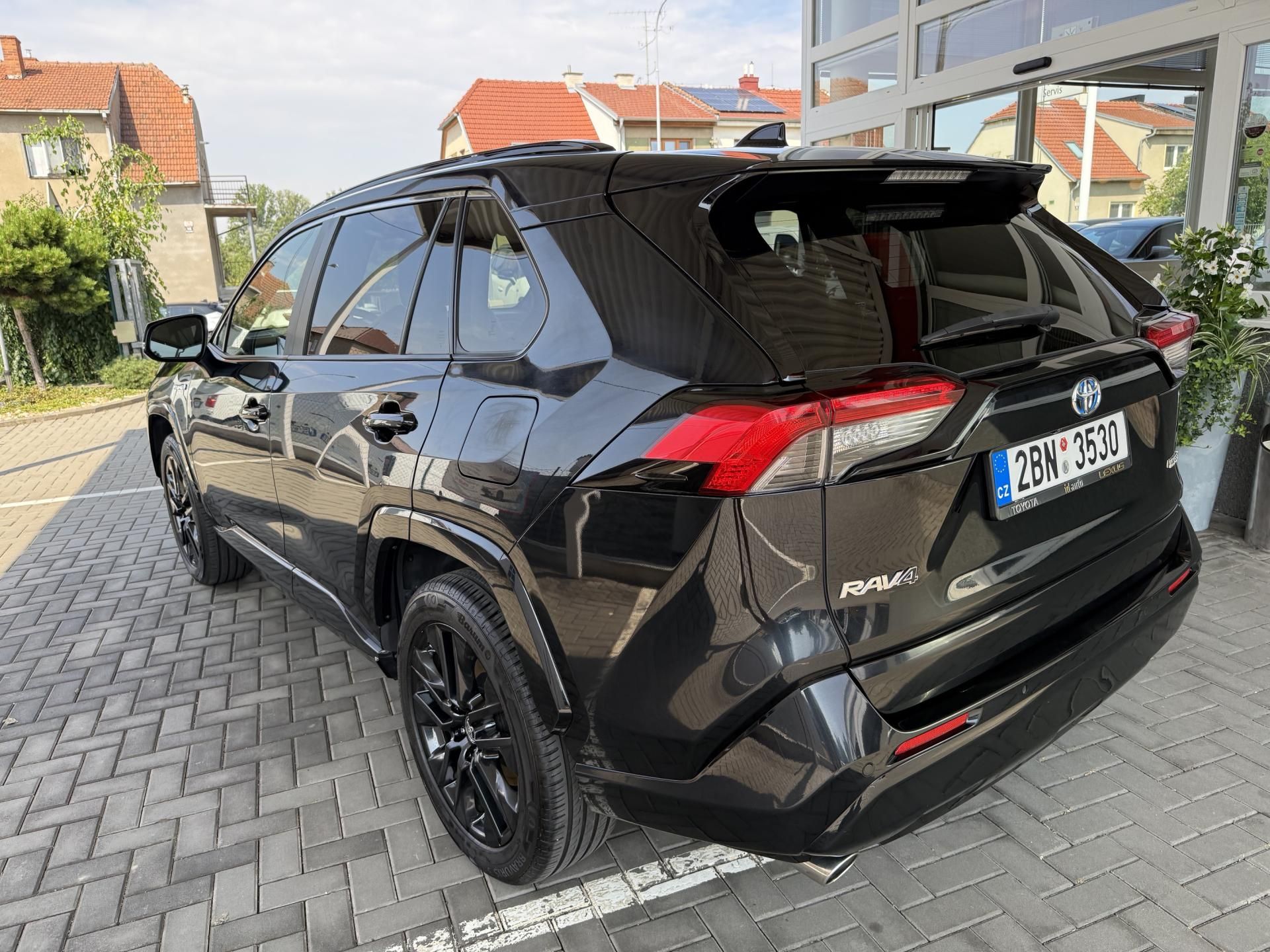 Toyota Rav4, 2,5 Hybrid Black Edition JBL - fotka 6