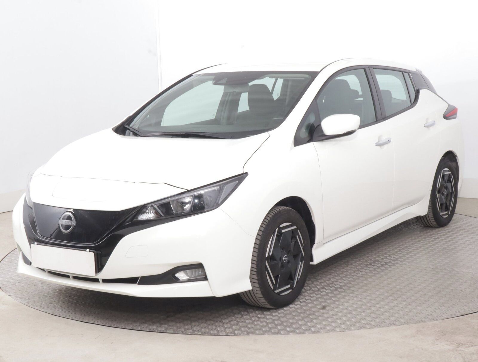 Nissan LEAF, 40 kWh, SoH 91%, Automat - fotka 2